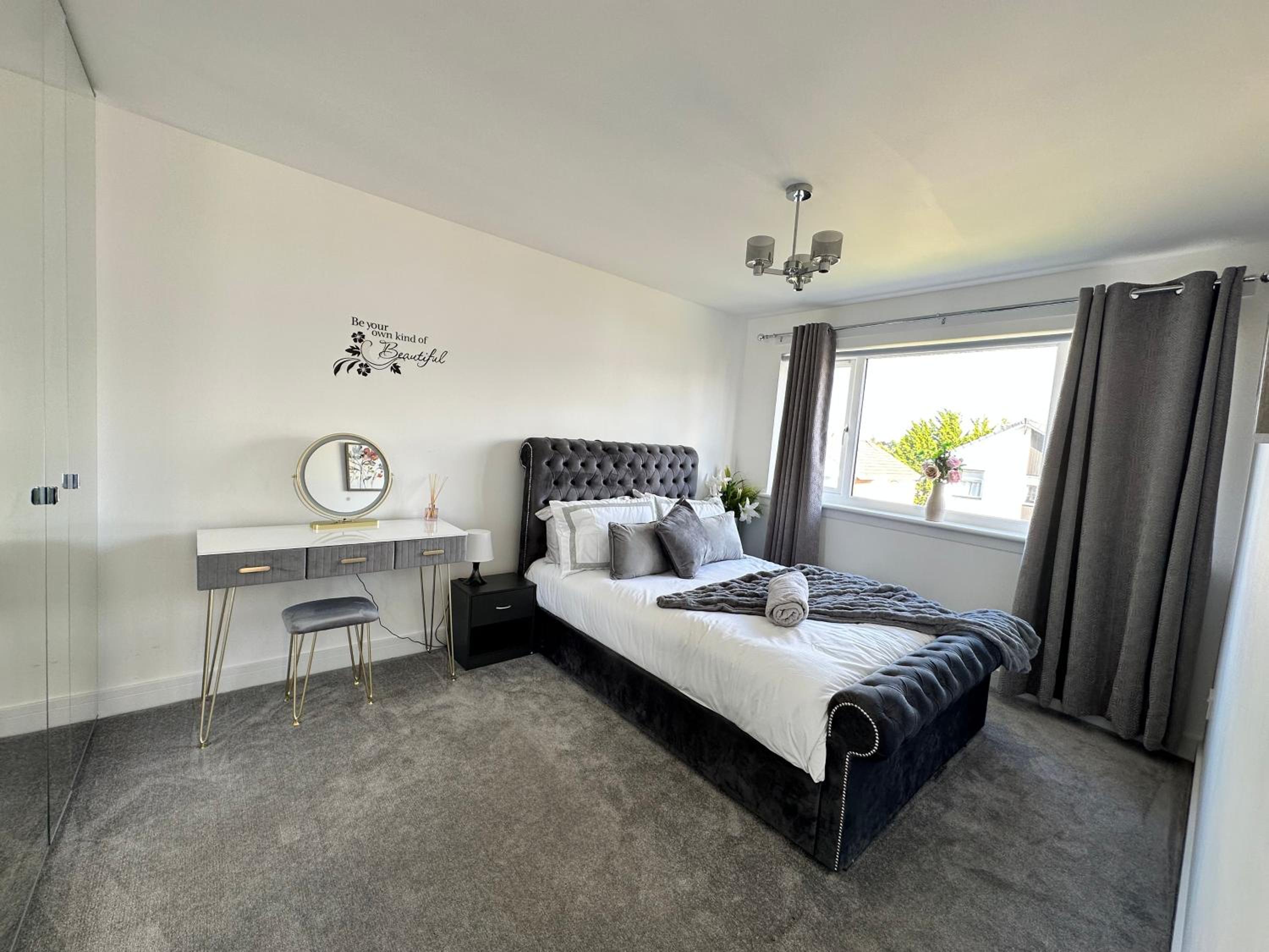 Three-Bedroom House photo 1