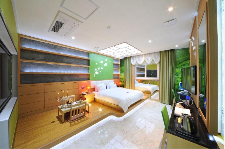 Double Room with Private Bathroom photo 3