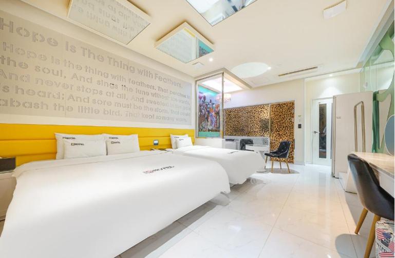 Deluxe Twin Room - Photo 2