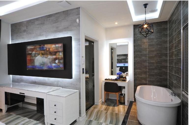 Large Twin Room photo 2
