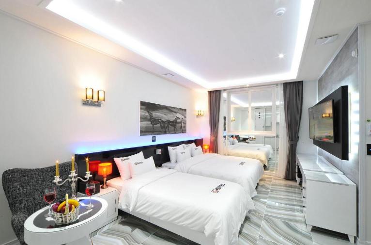 Large Twin Room photo 1