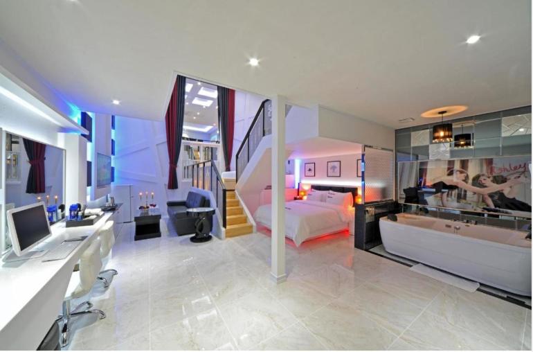 Family Suite with Balcony photo 1