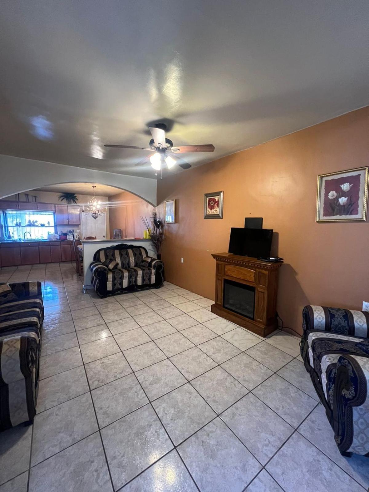 Five-Bedroom House photo 1