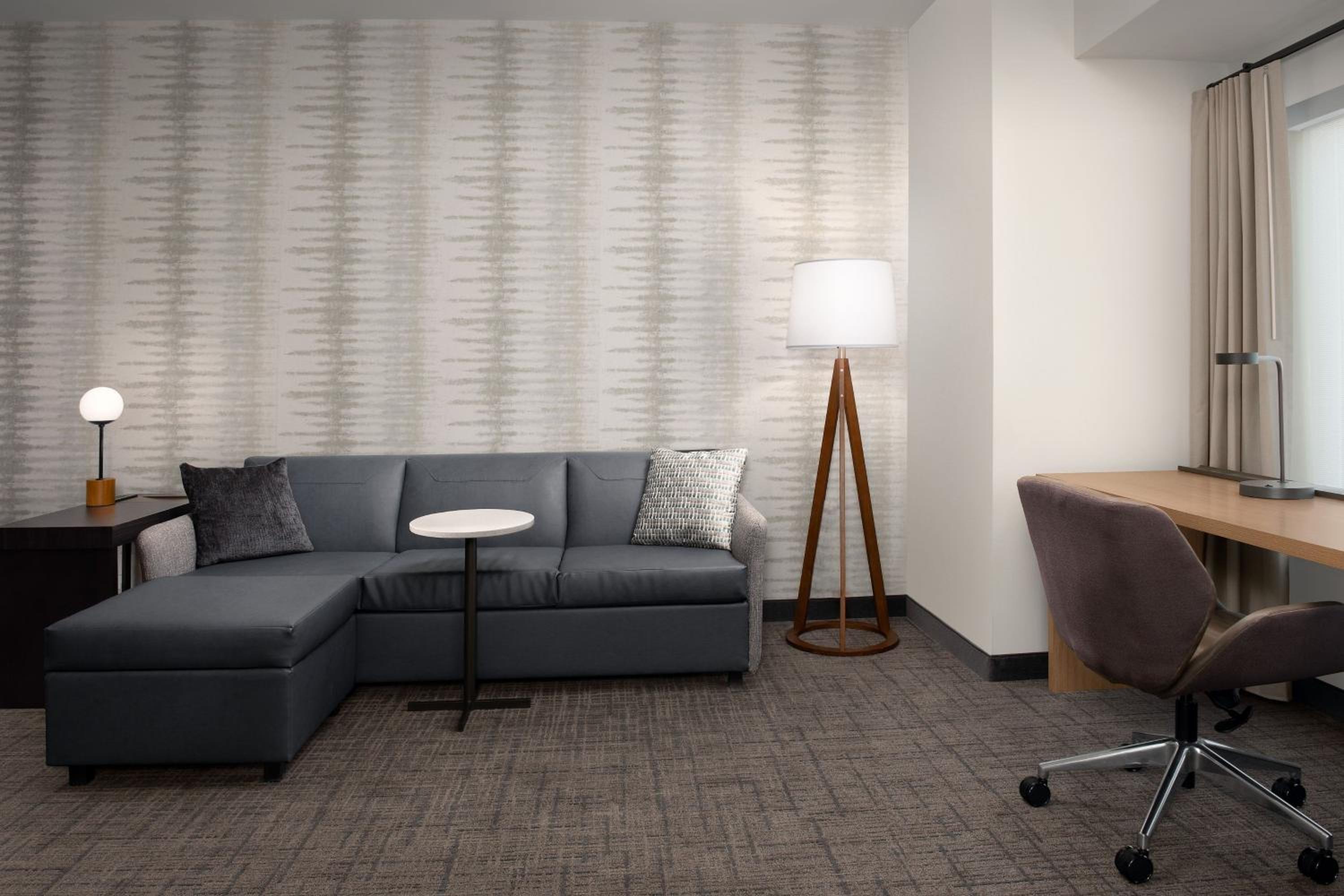 One-Bedroom King Suite with Sofa Bed  - Photo 3