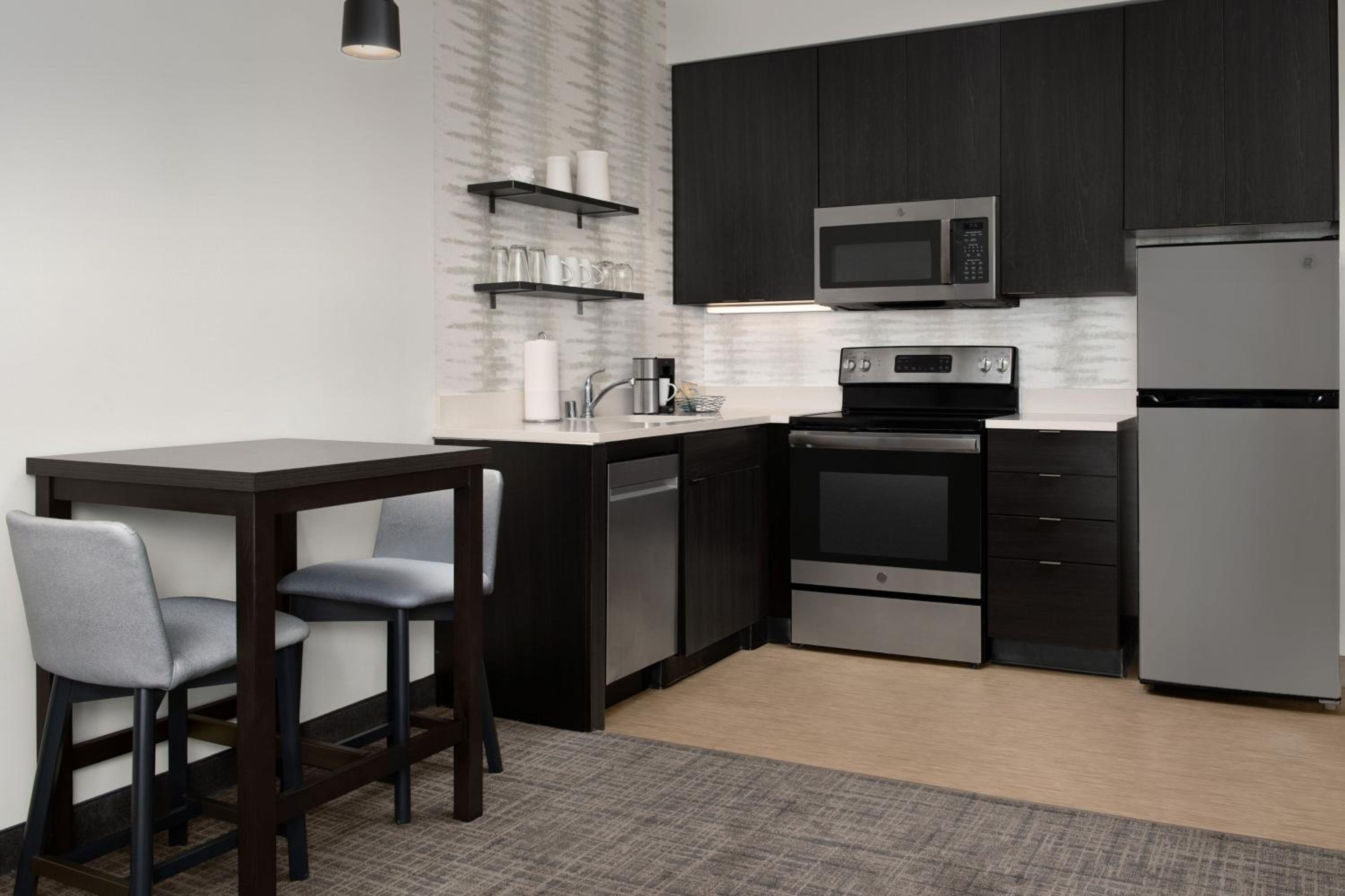 One-Bedroom King Suite with Sofa Bed  - Photo 4