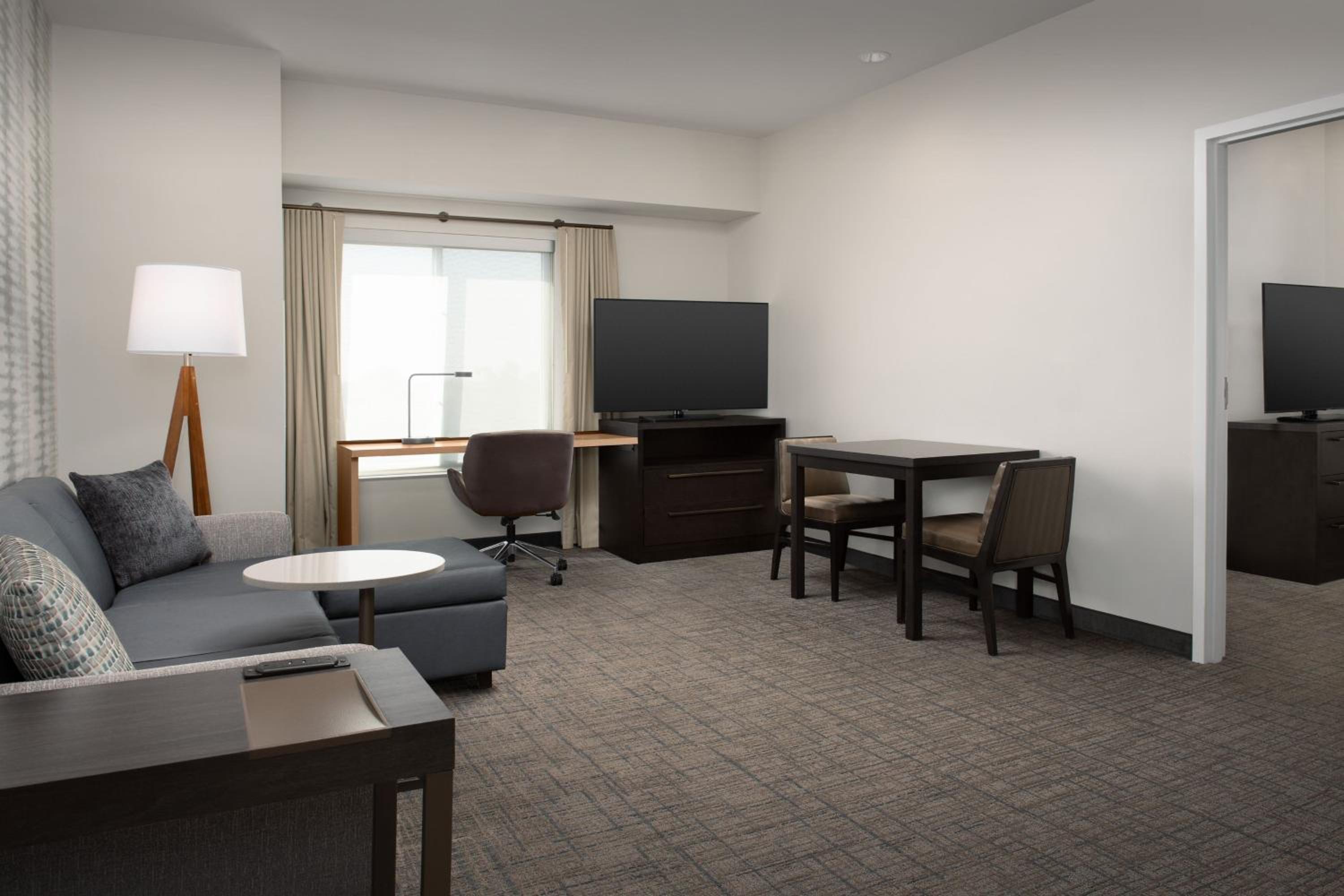 One-Bedroom King Suite with Sofa Bed  - Photo 6