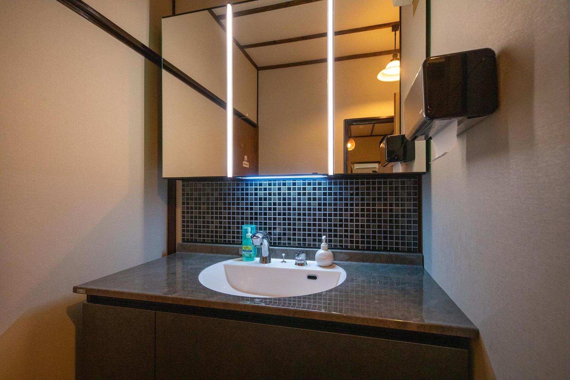 Family Room with Private Hot Spring photo 3