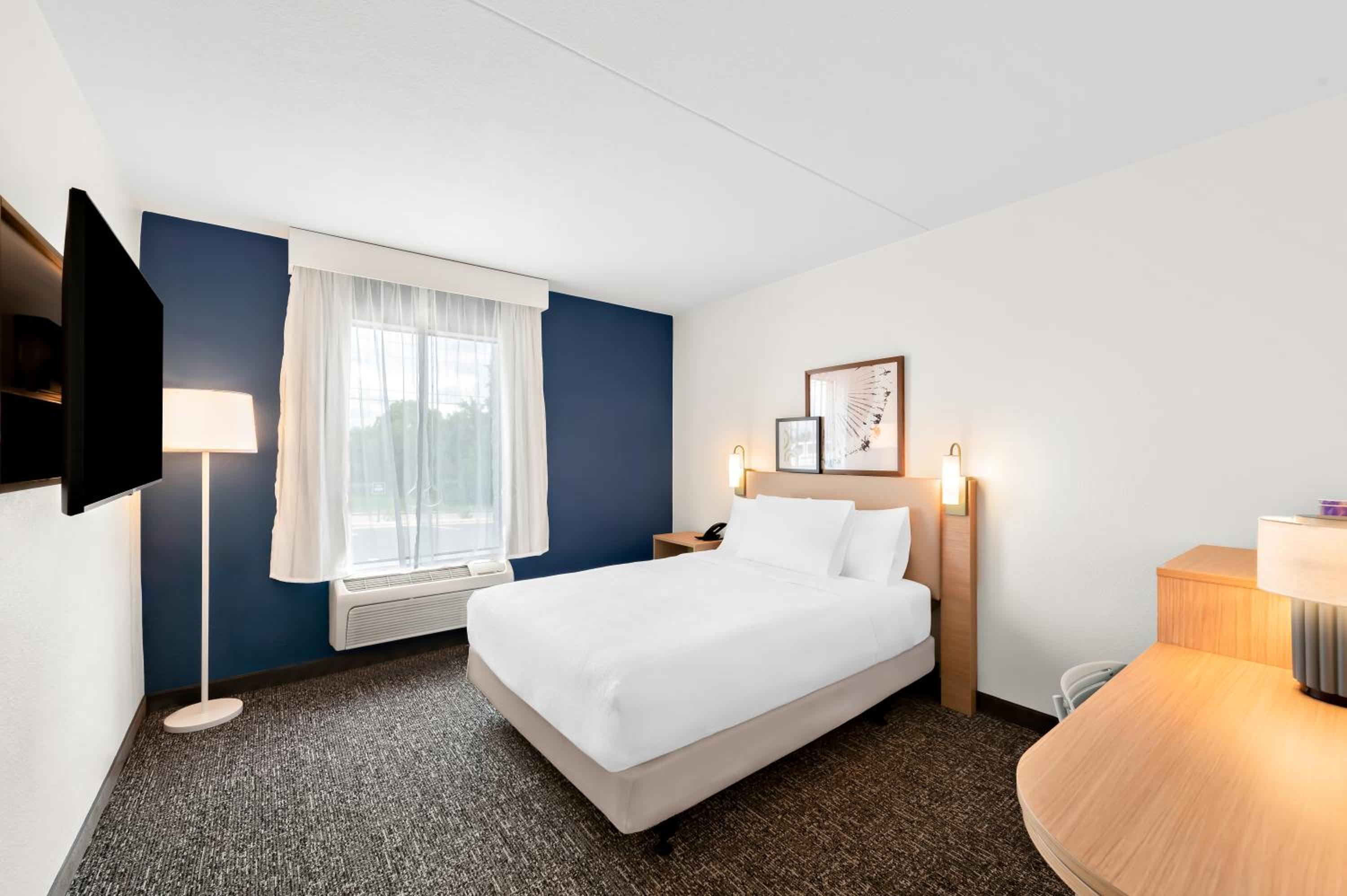 Queen Room With Accessible Tub