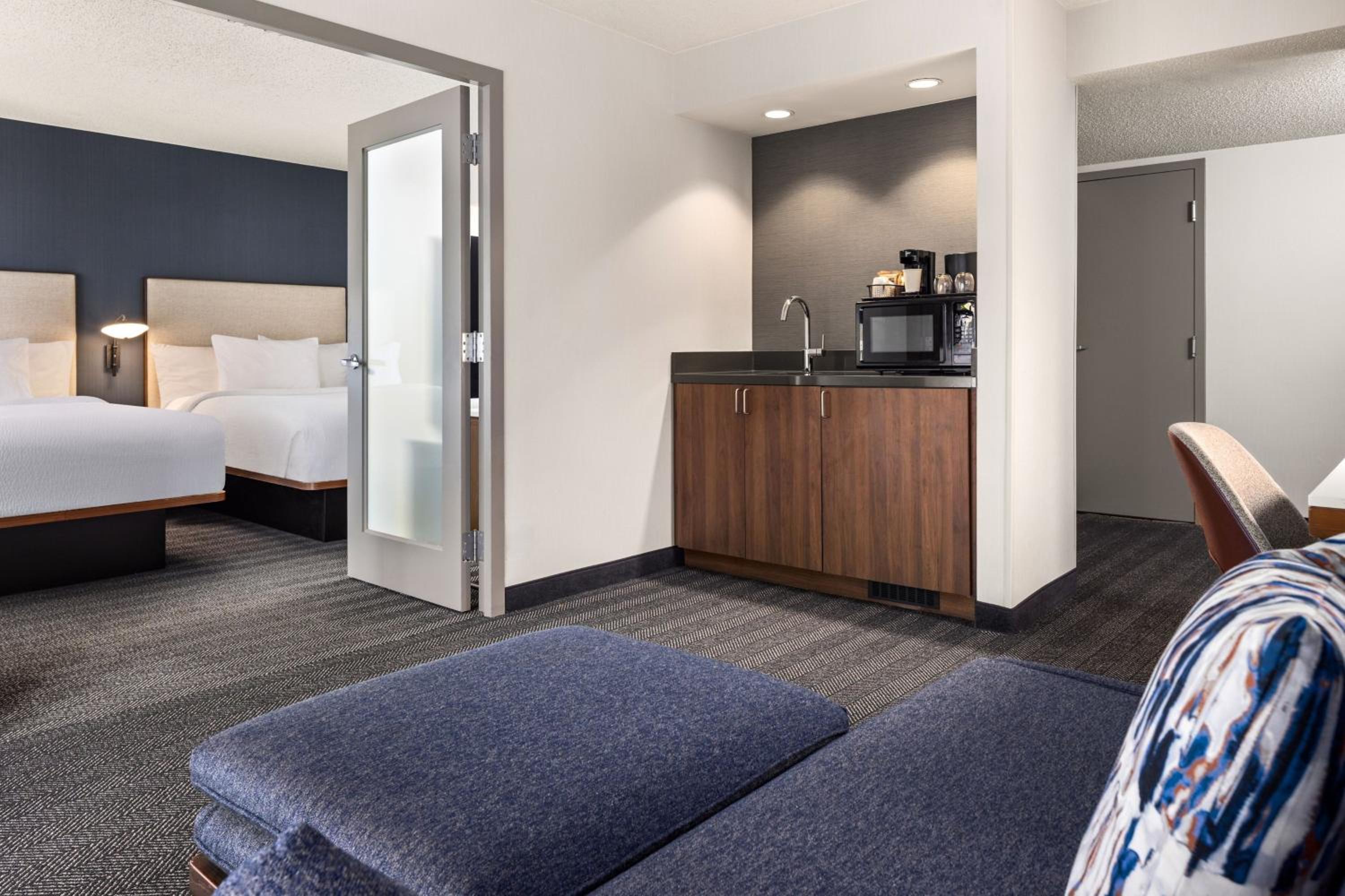 Double Suite with Two Double Beds and Sofa Bed - Photo 4