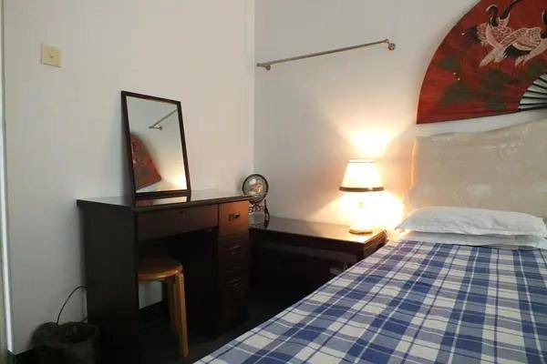 Queen Room photo 2