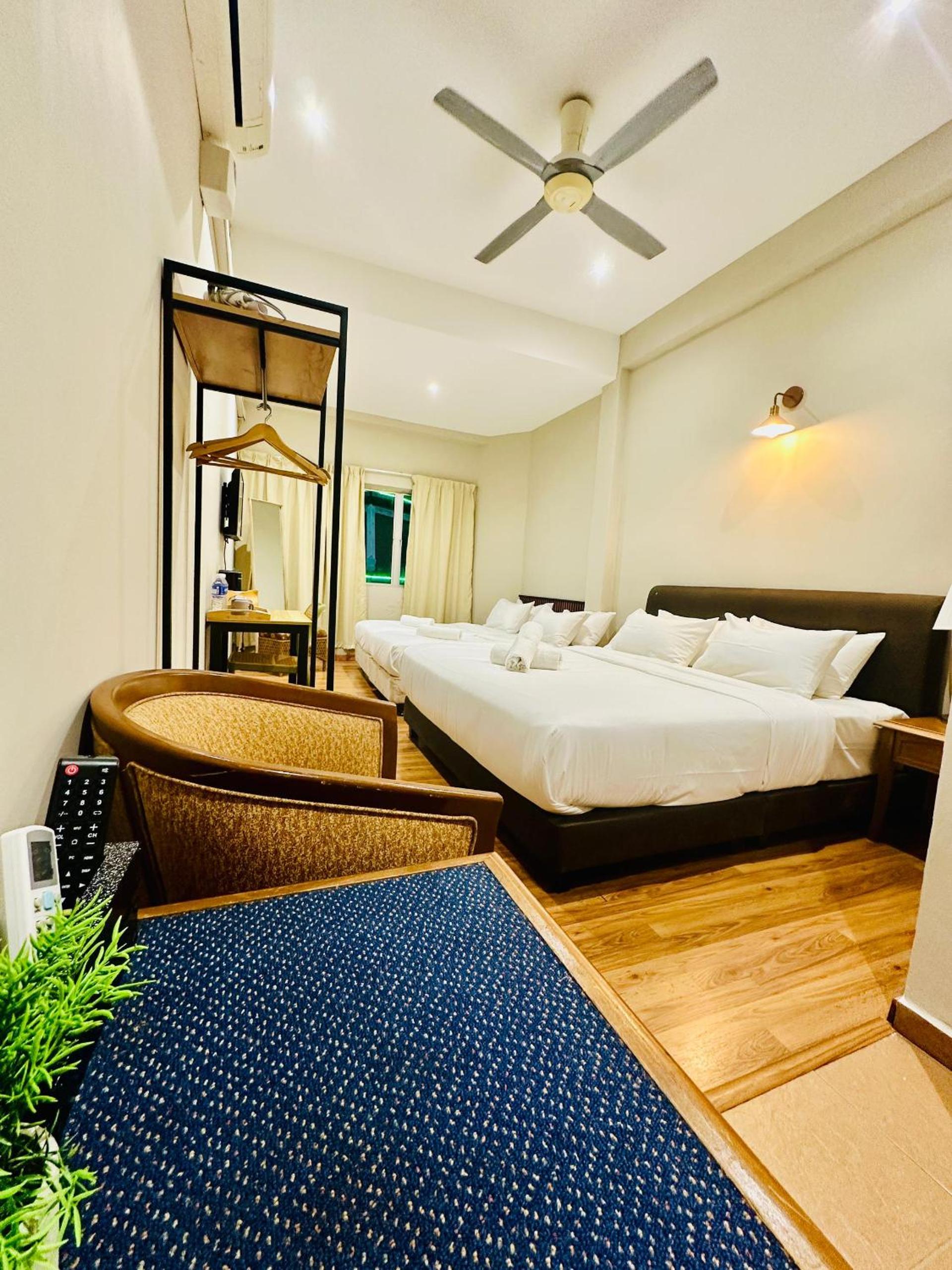Deluxe Family Room - Photo 2
