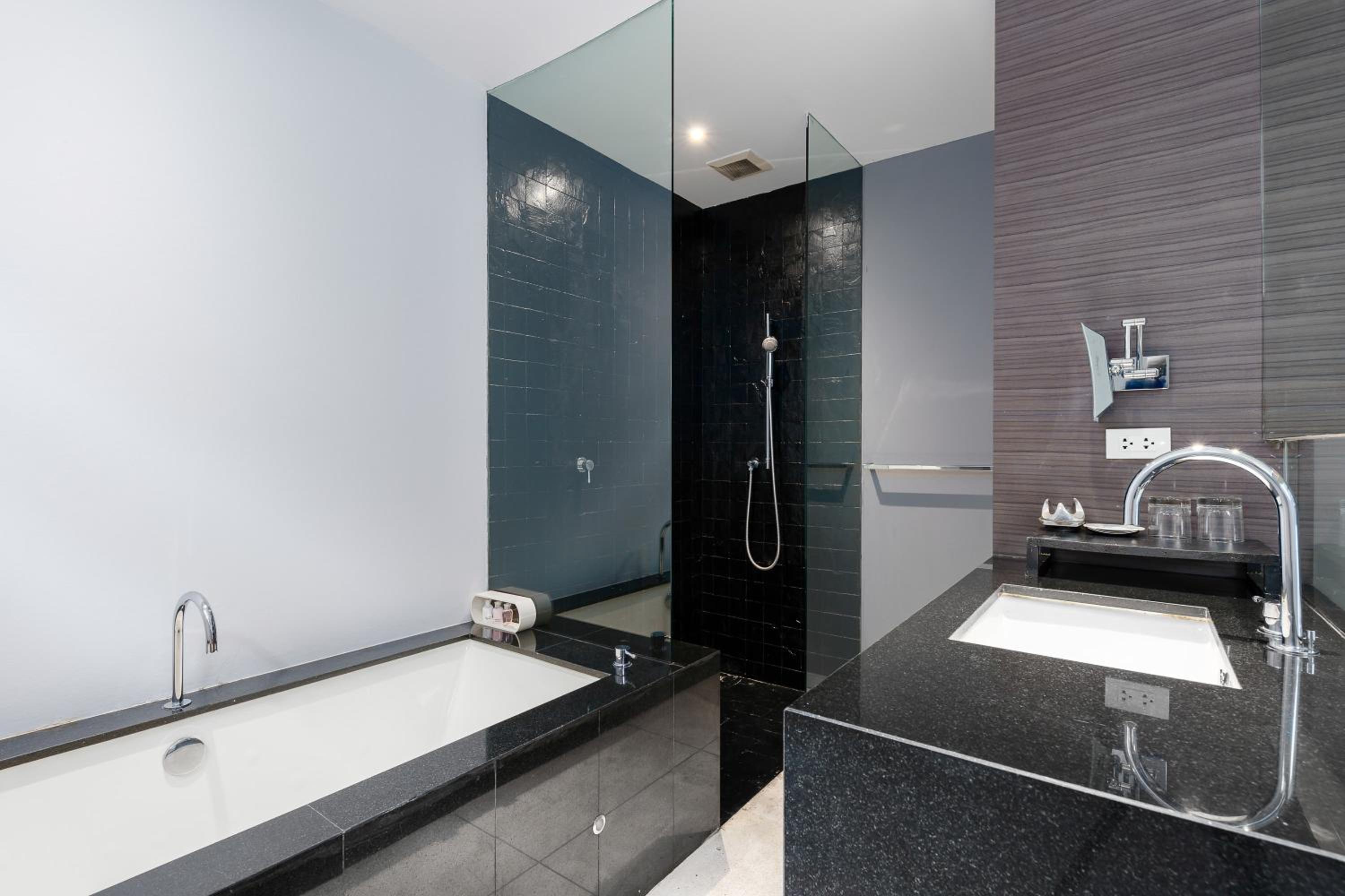 Duplex Suite - Photo 9