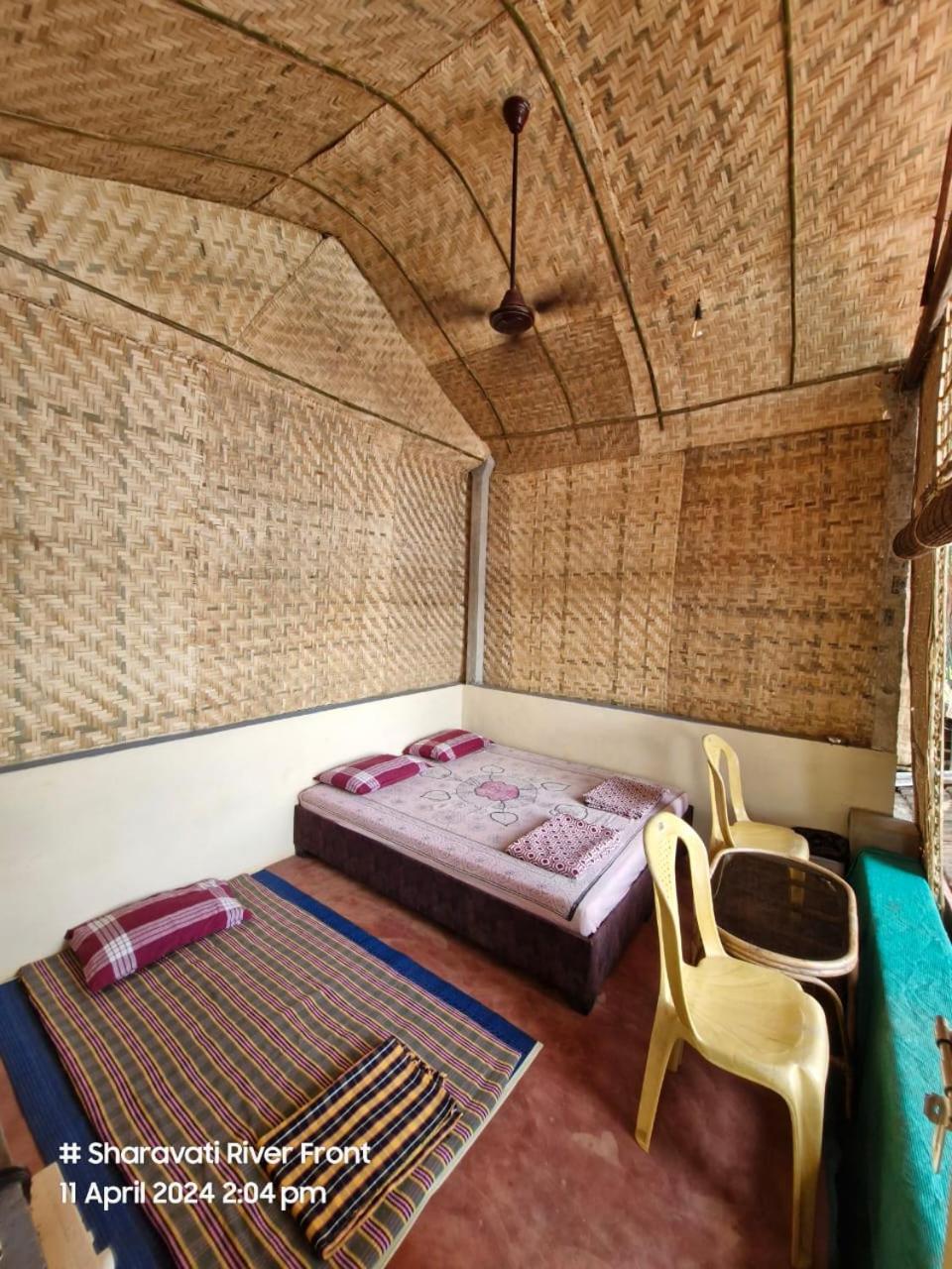 Family Room with Lake View photo 2