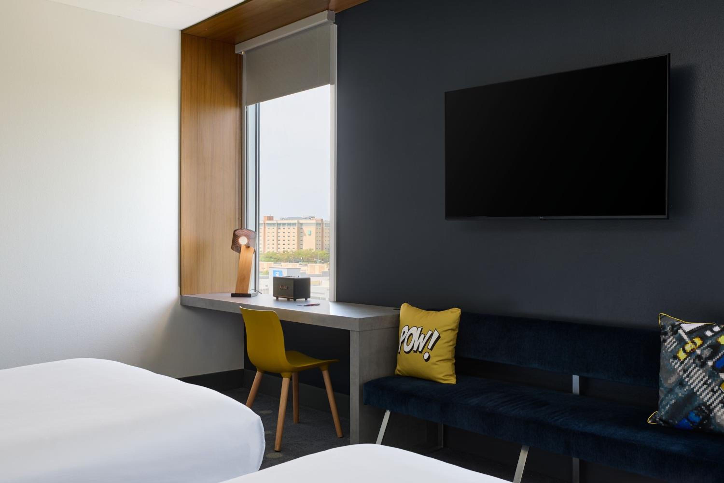 Aloft Room, Guest room, 2 Queen - Photo 8