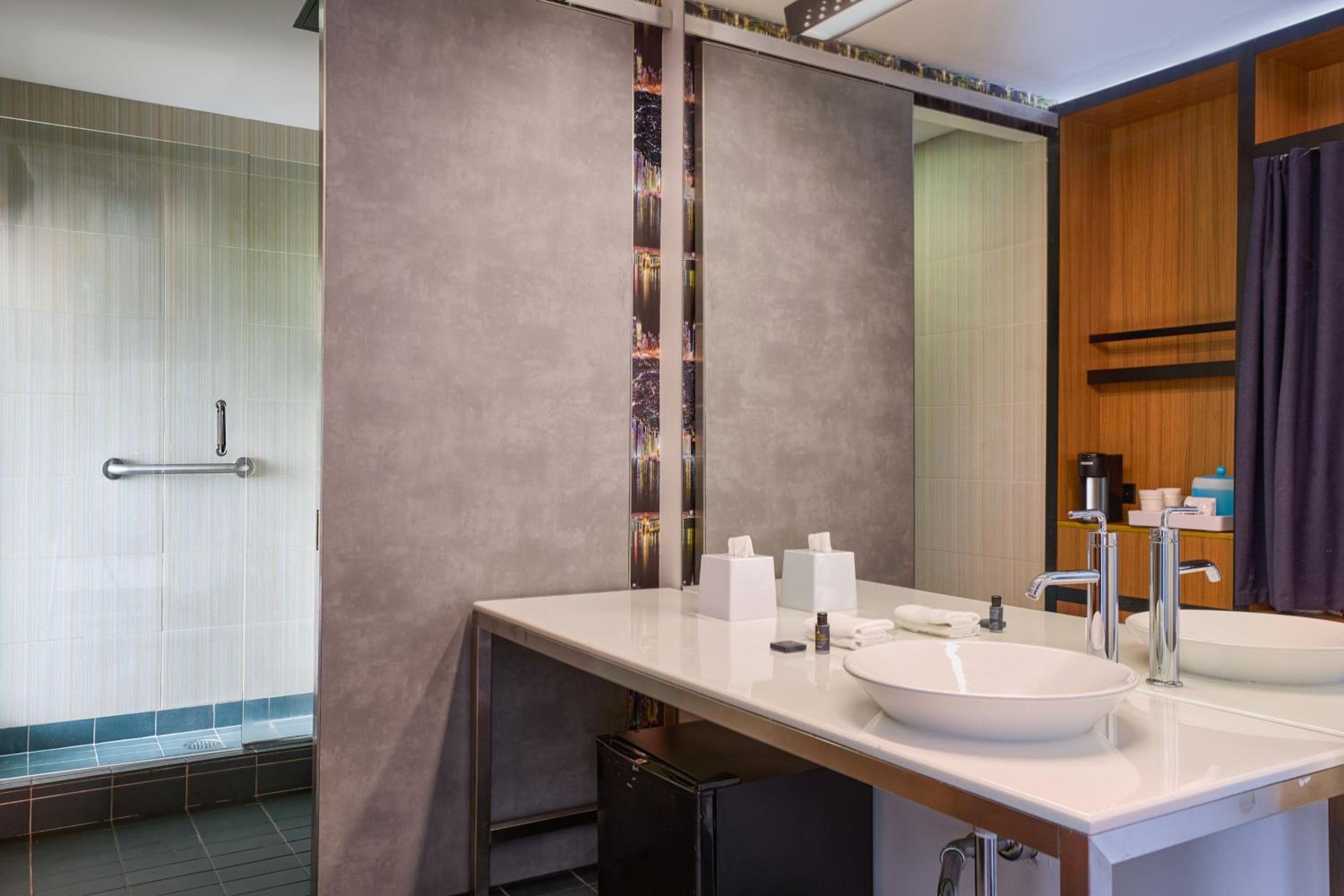 Aloft Room, Guest room, 2 Queen - Photo 2