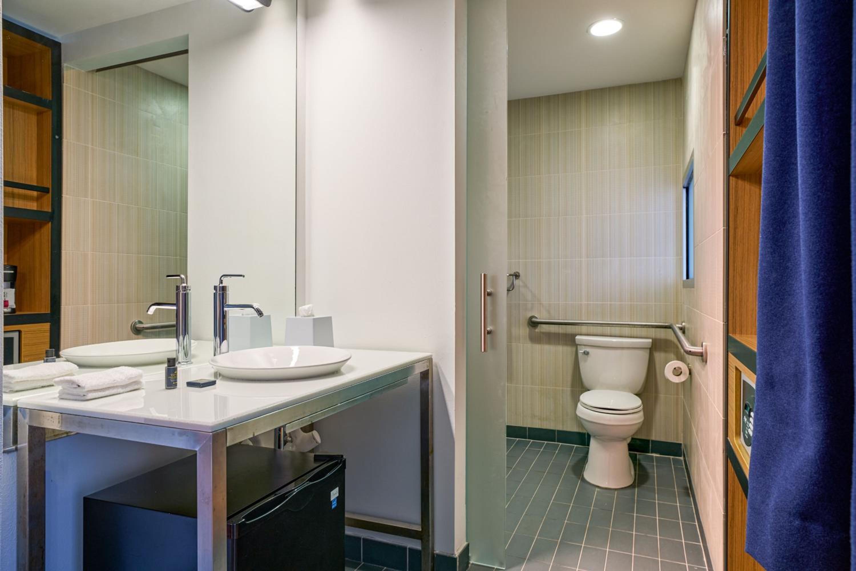 Aloft Room, Guest room, 1 King - Photo 12