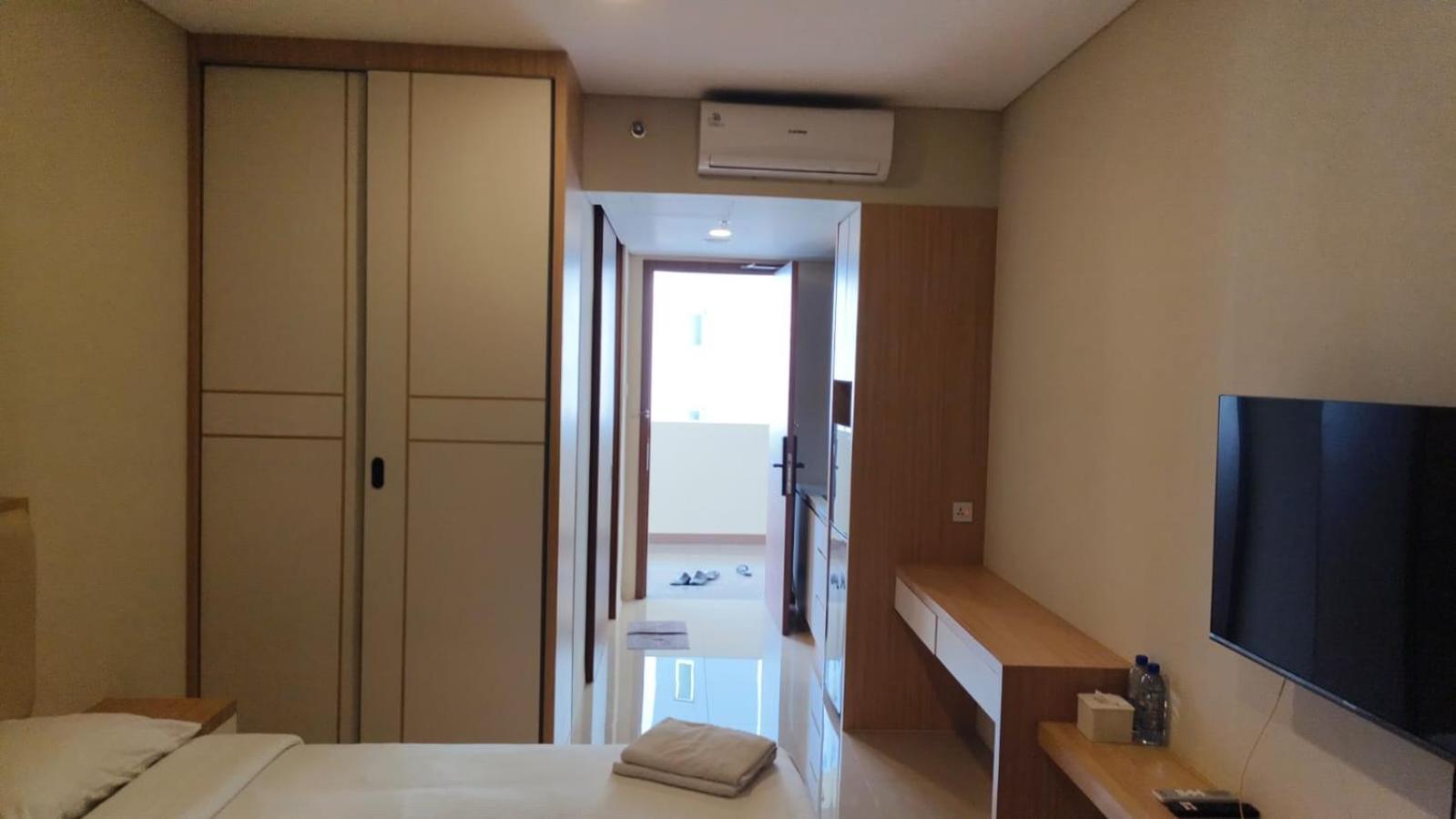 One-Bedroom Apartment - Photo 2