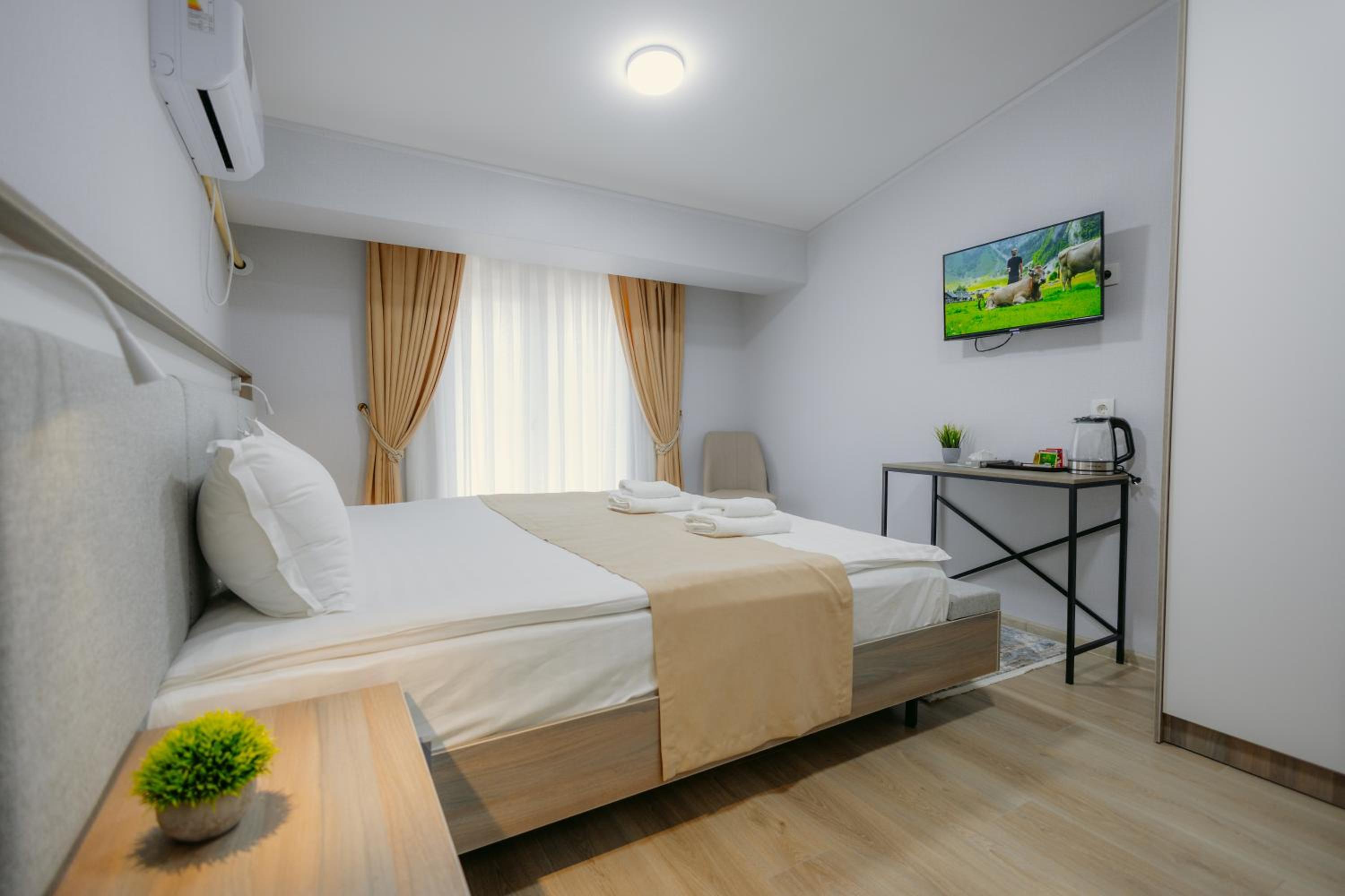 Budget Double Room photo 2