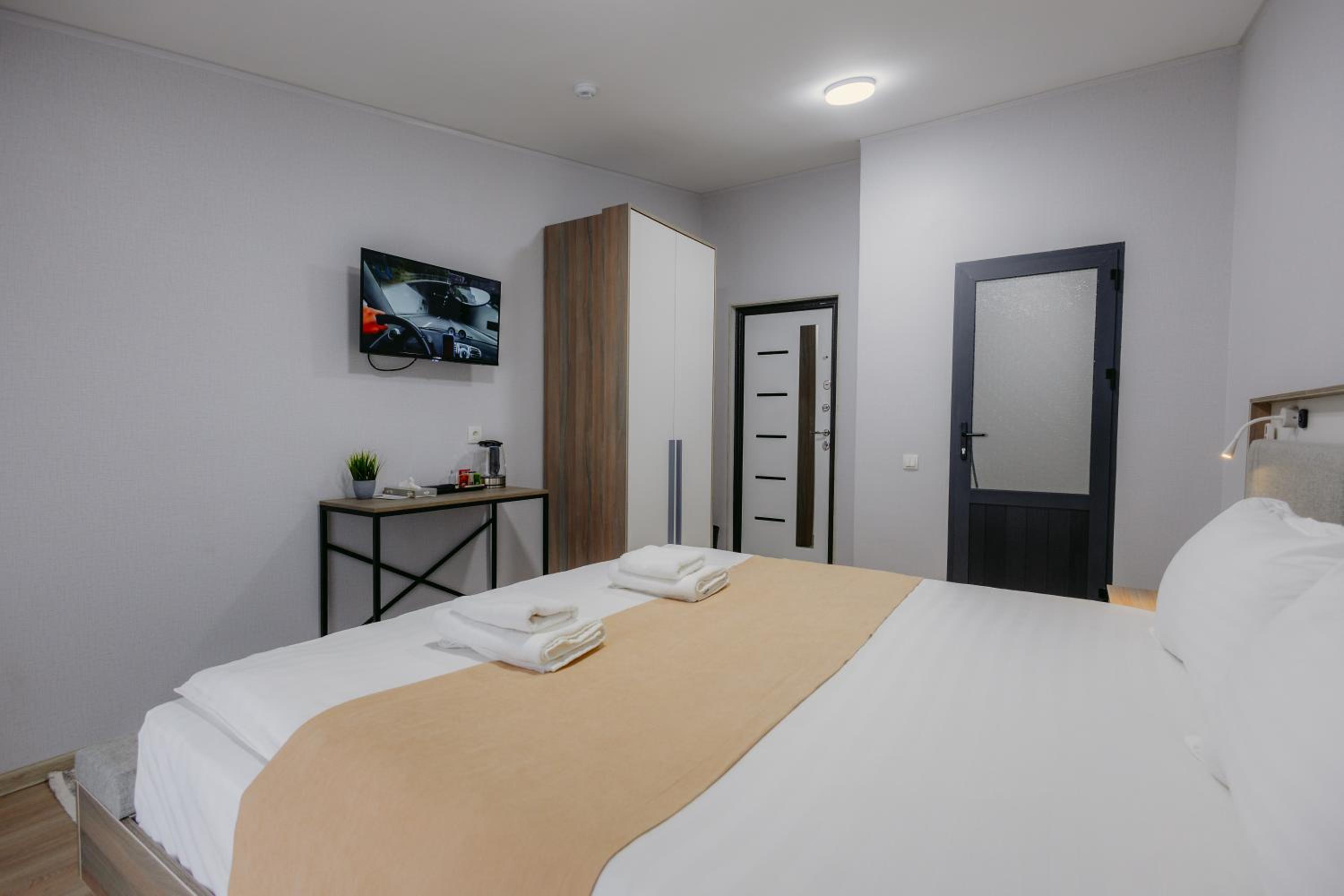 Budget Double Room photo 3