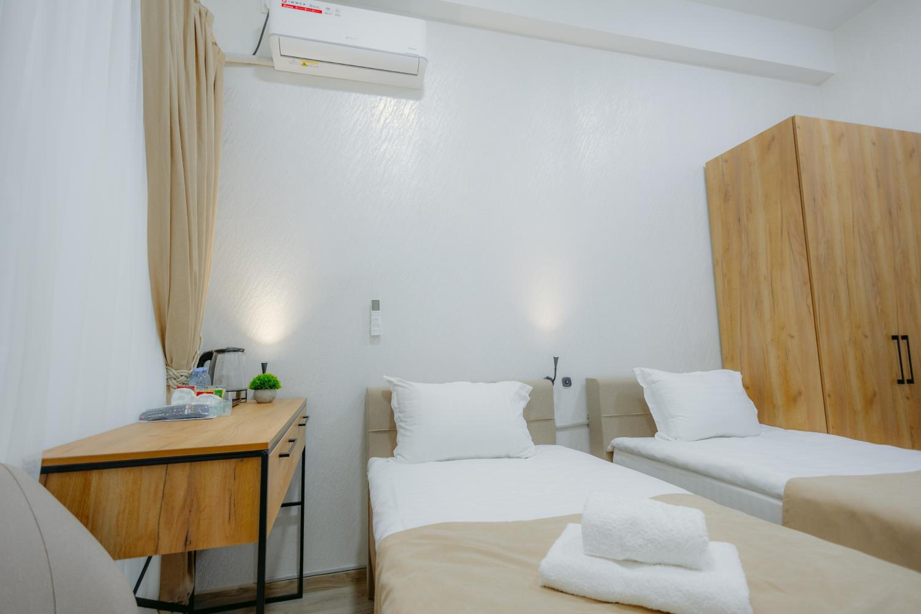 Budget Twin Room photo 3