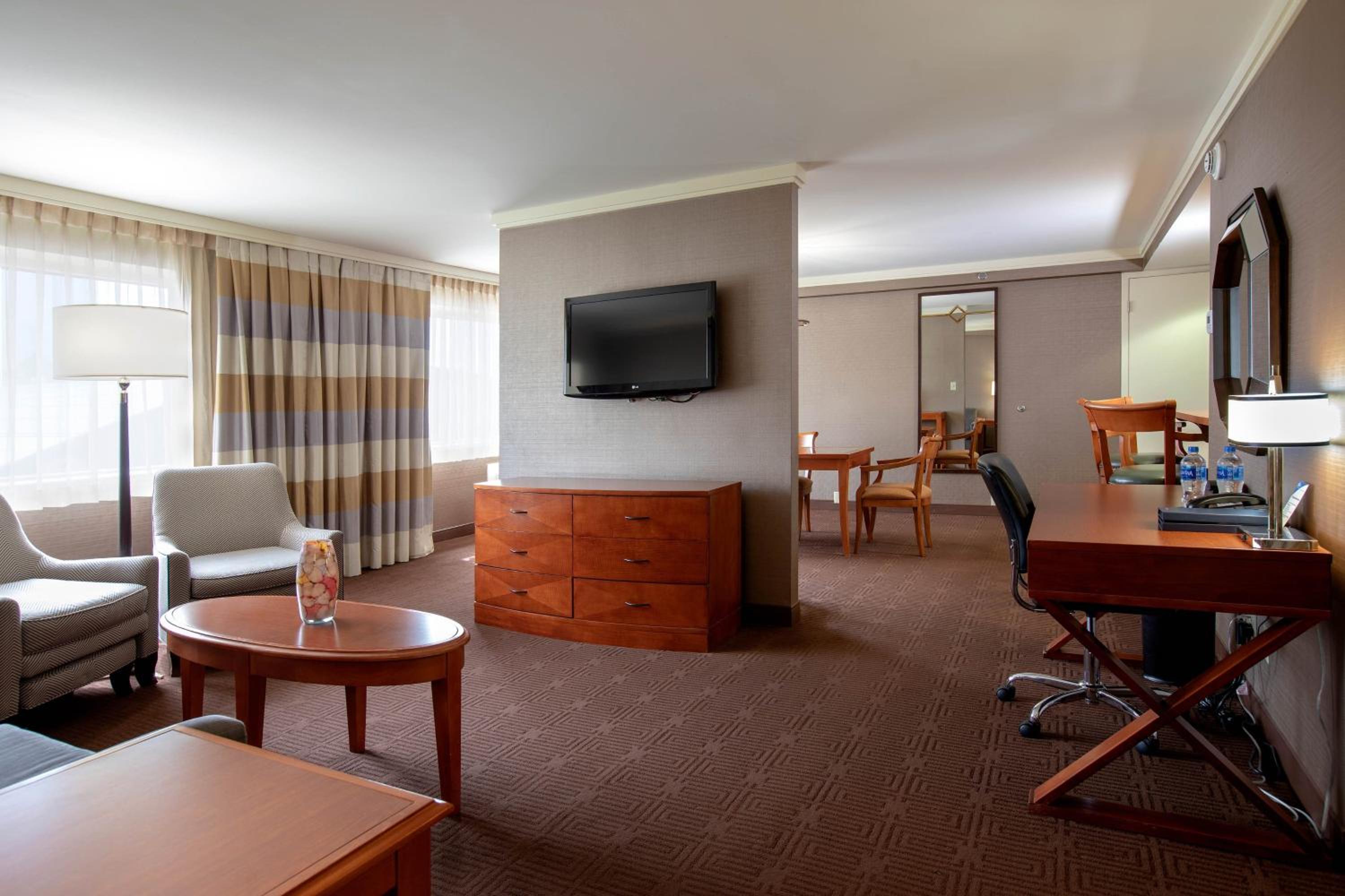 Concierge level, Suite, 1 King or 2 Queen - Photo 1