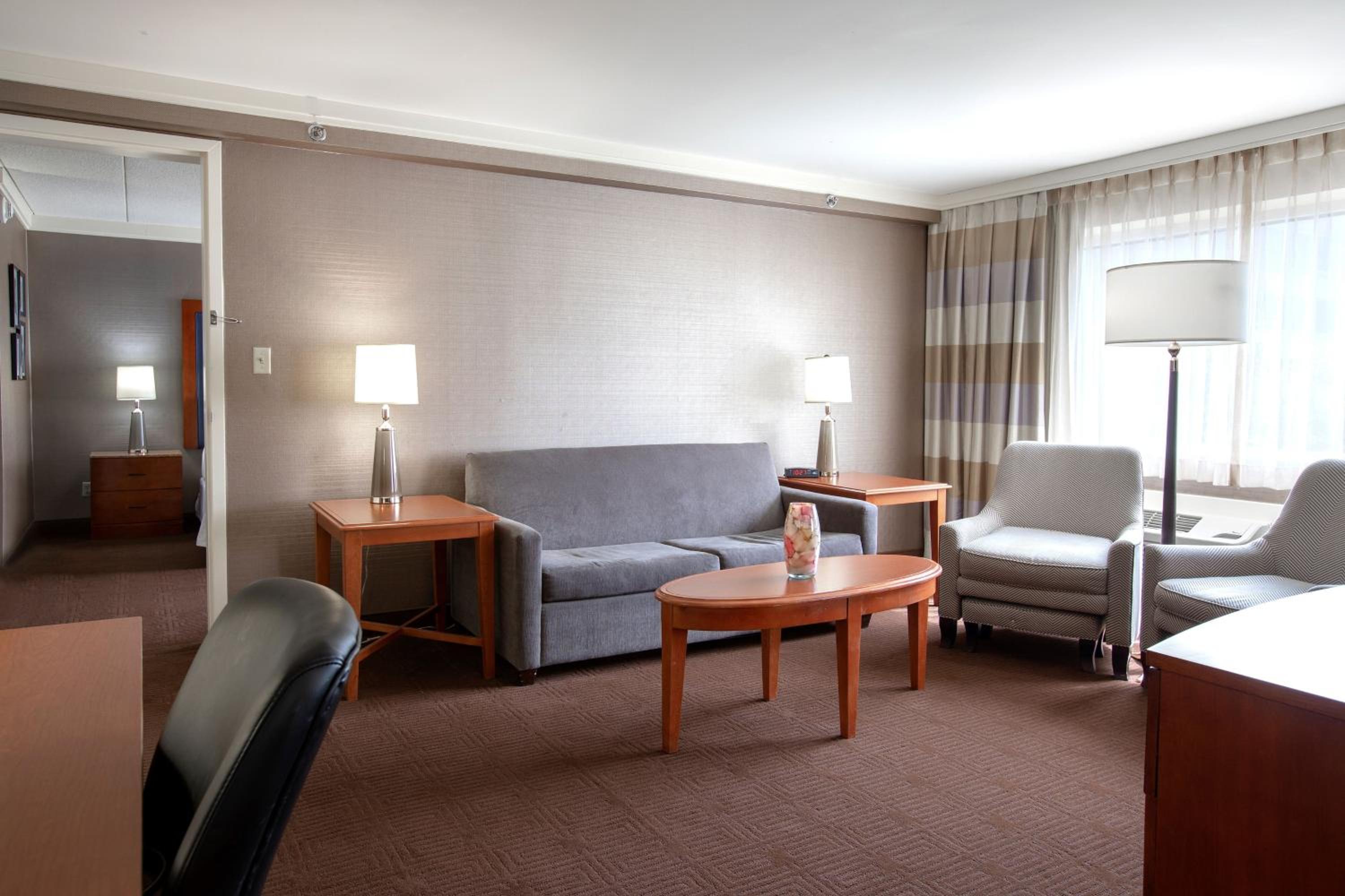 Concierge level, Suite, 1 King or 2 Queen - Photo 4