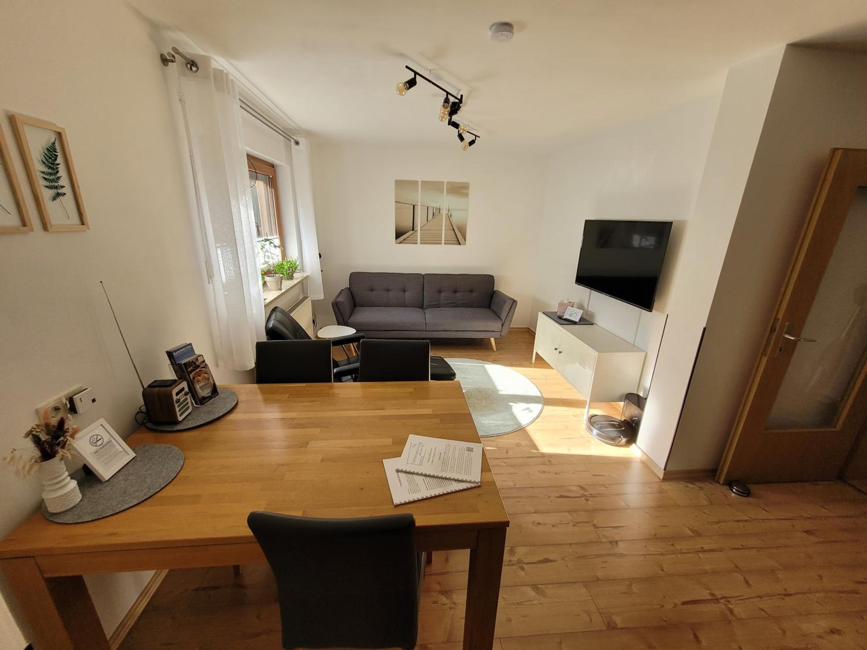 One-Bedroom Apartment photo 1