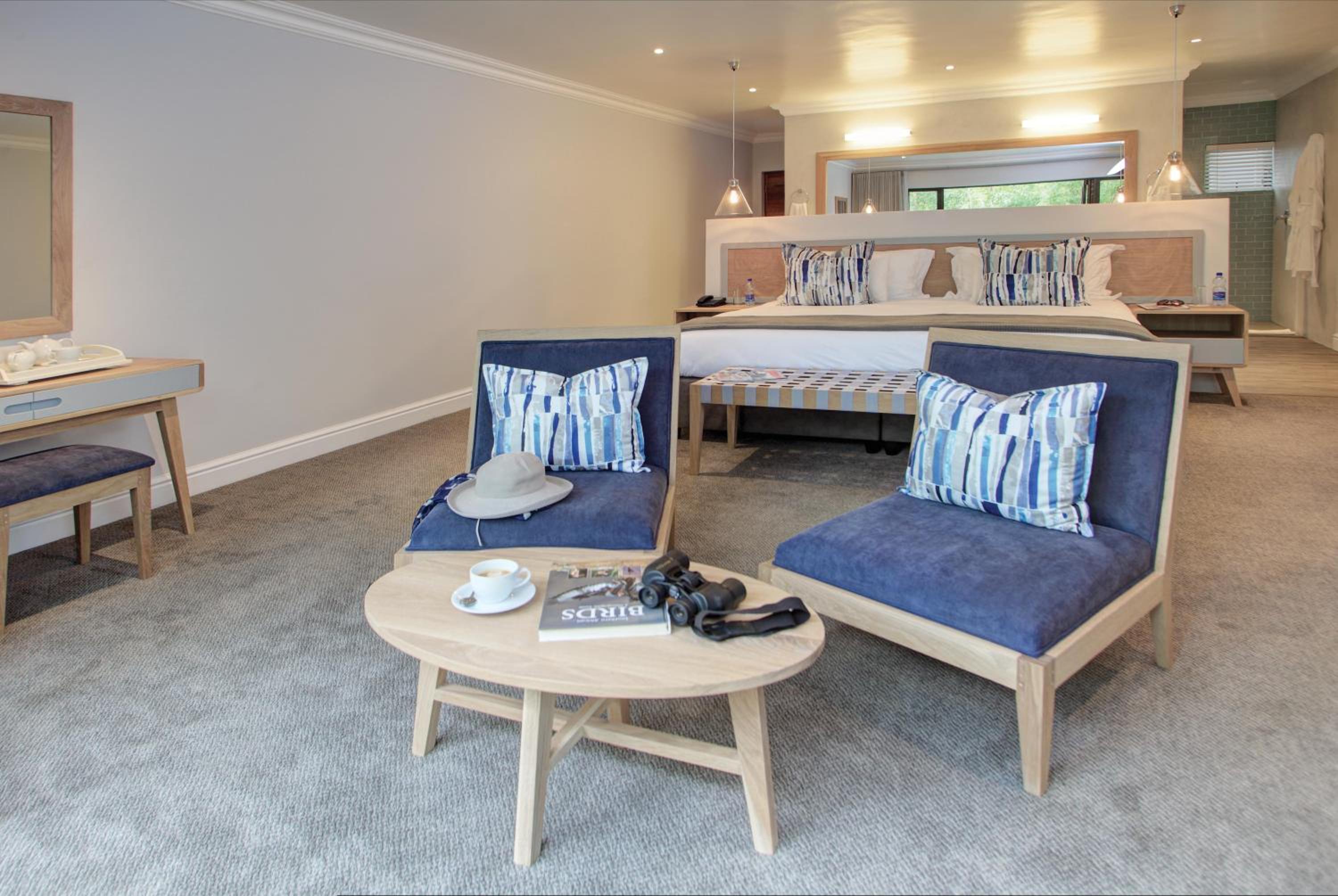 Superior Double or Twin Suite with Balcony - Photo 9