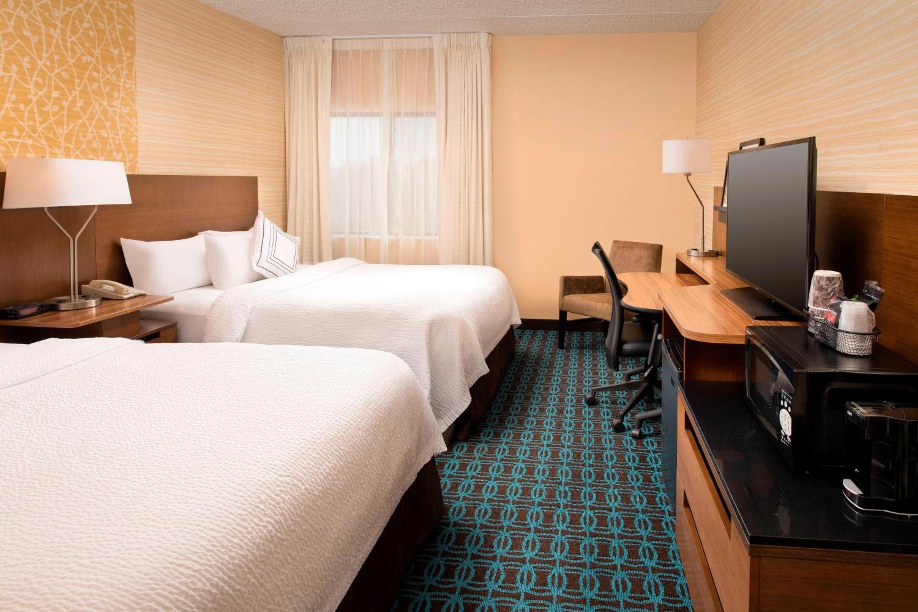 Queen Room with Two Queen Beds - Photo 1