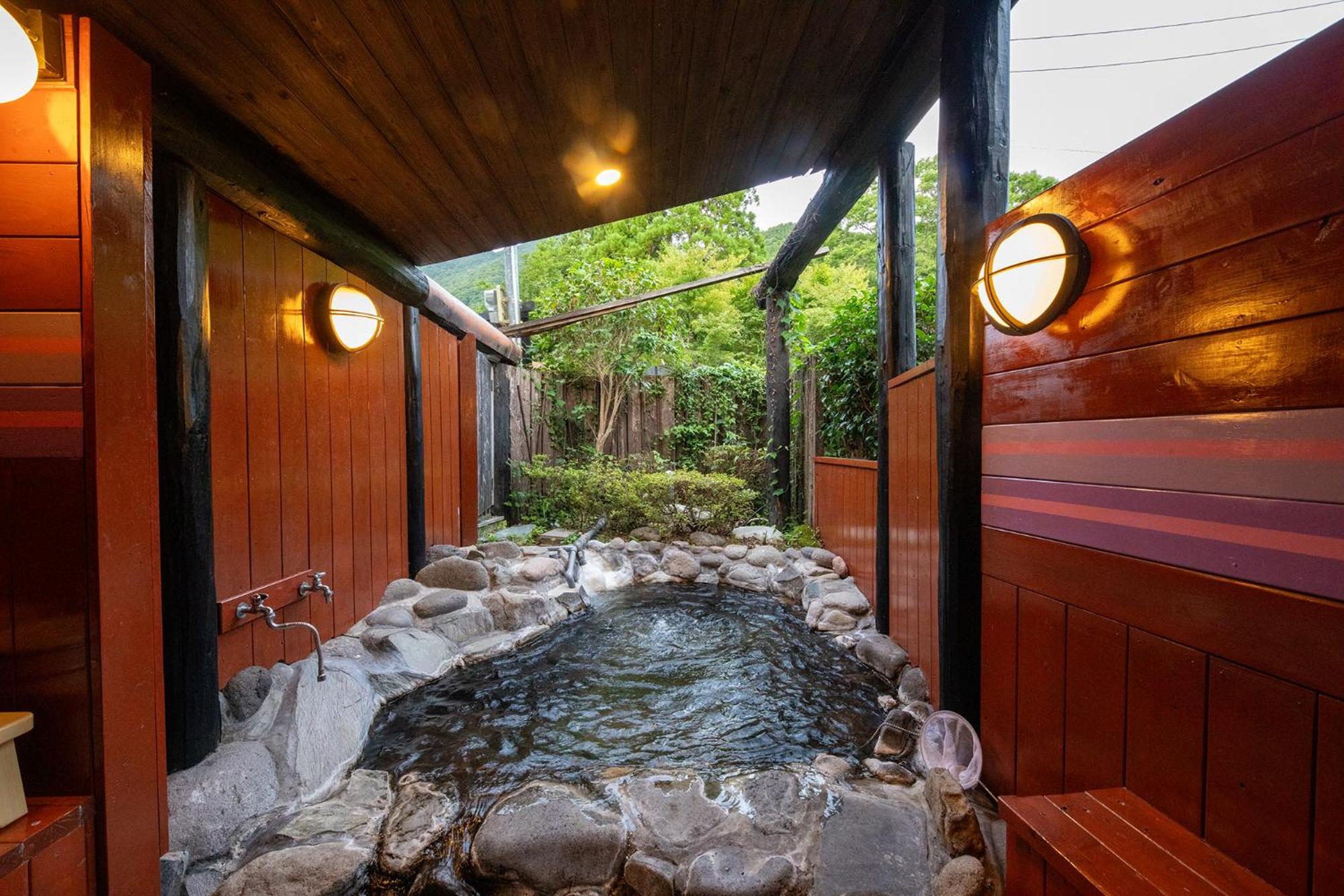 Quadruple Room with Private Hot Spring photo 3