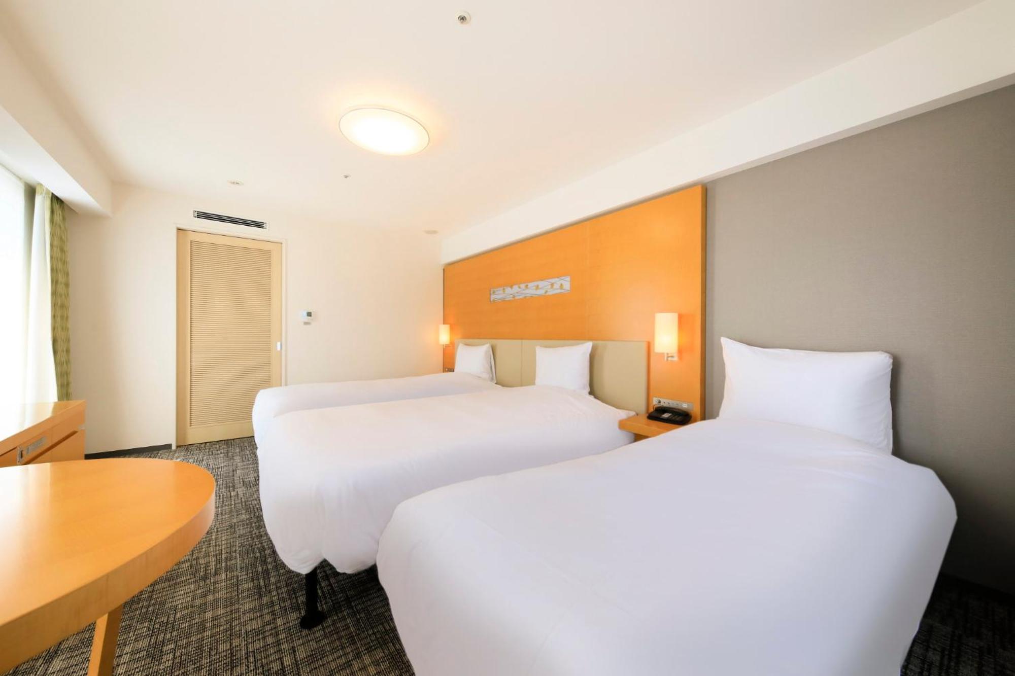 Superior Twin Room with Extra Bed - Non-Smoking - Photo 1
