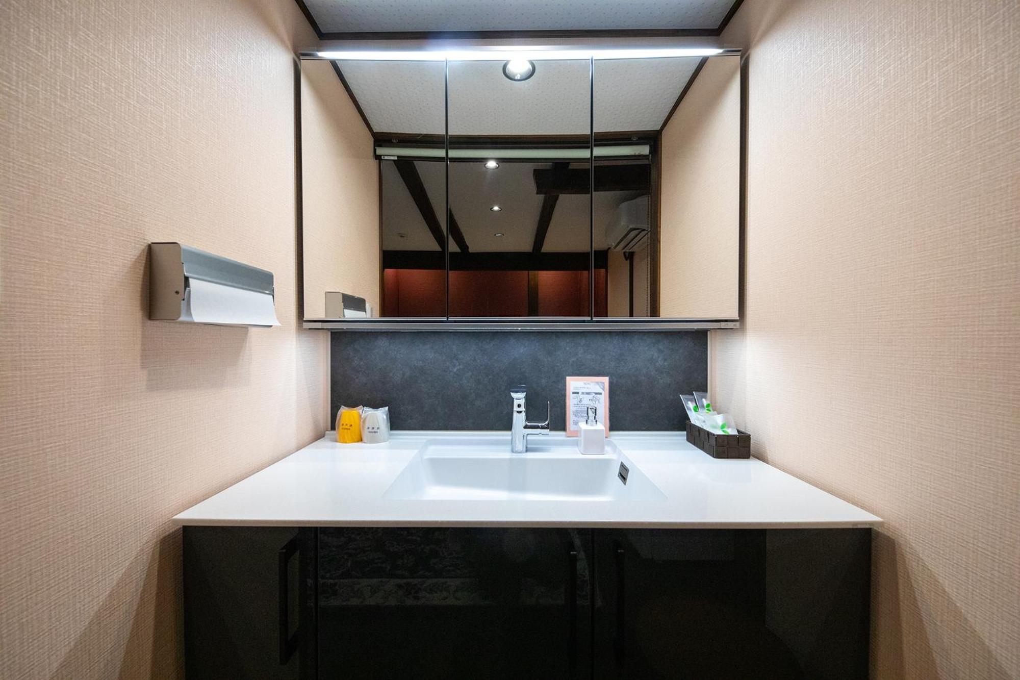 Twin Room with Private Hot Spring photo 3