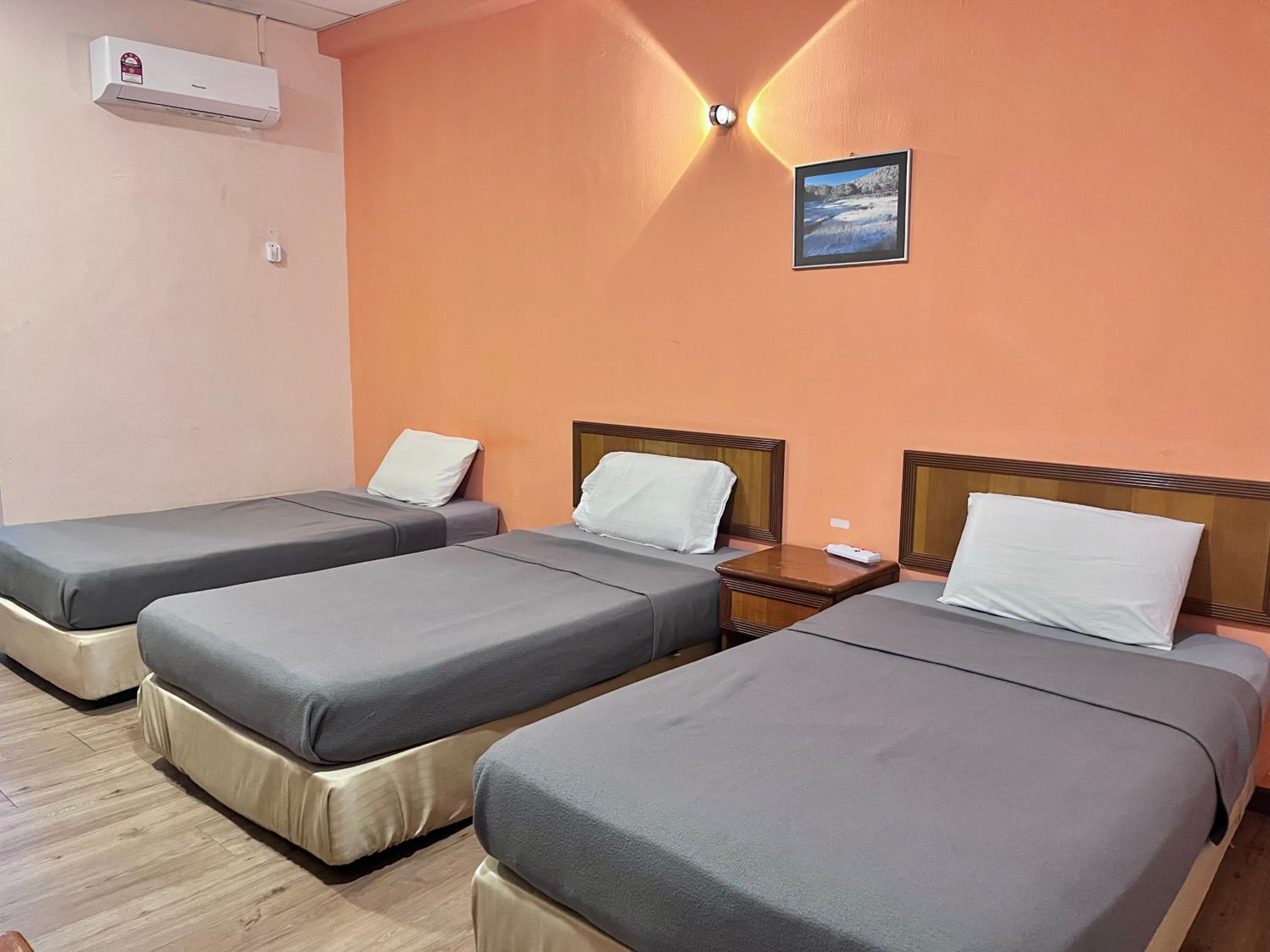 Triple Room with Balcony - Photo 2