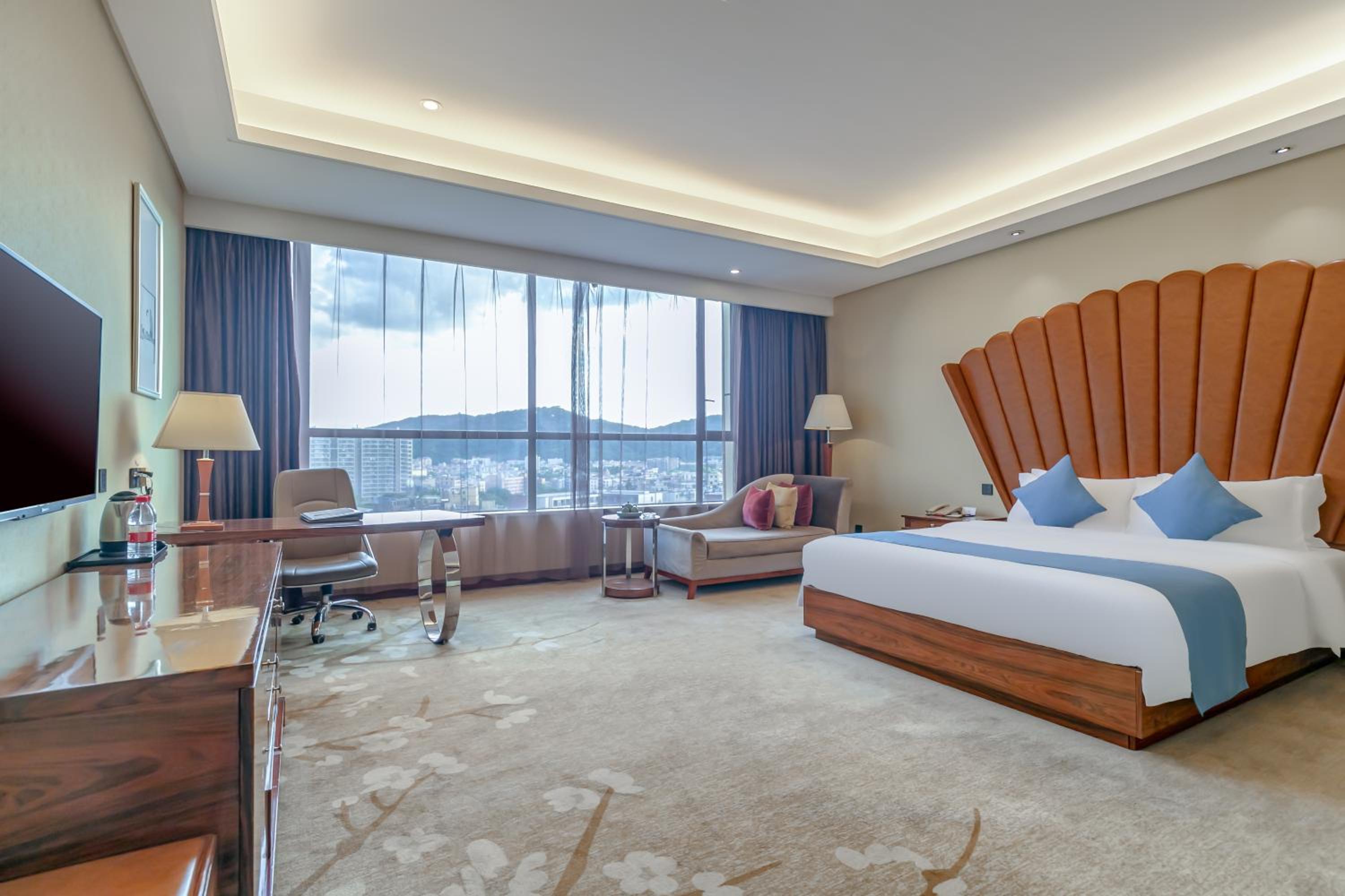 Deluxe Queen Room