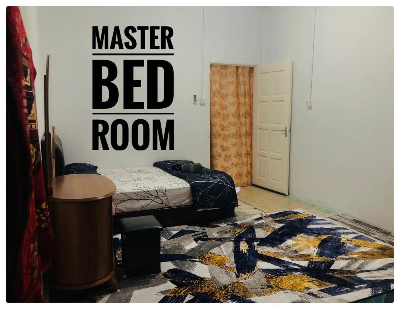 Three-Bedroom House photo 2