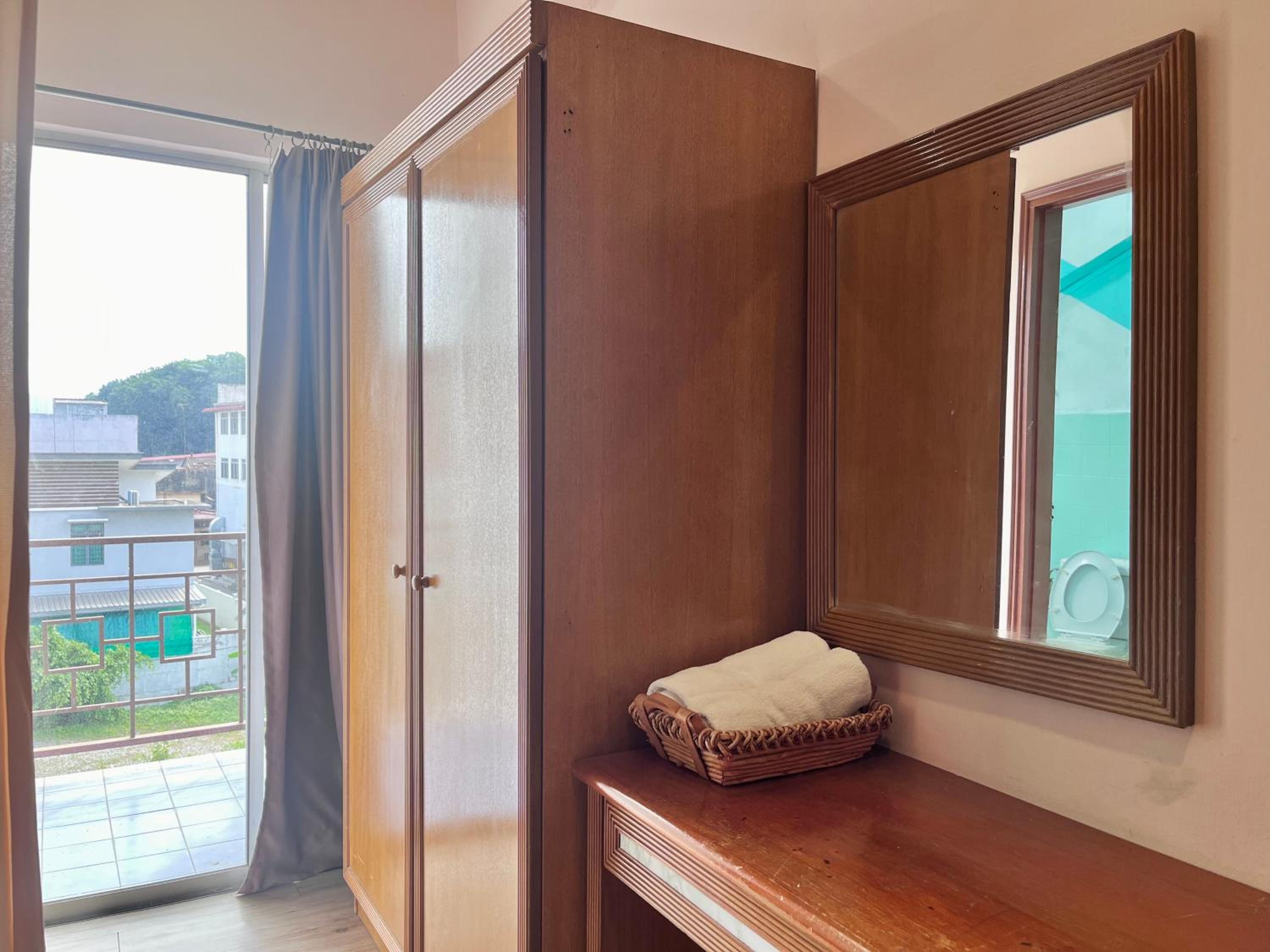 Double Room with Balcony - Photo 4