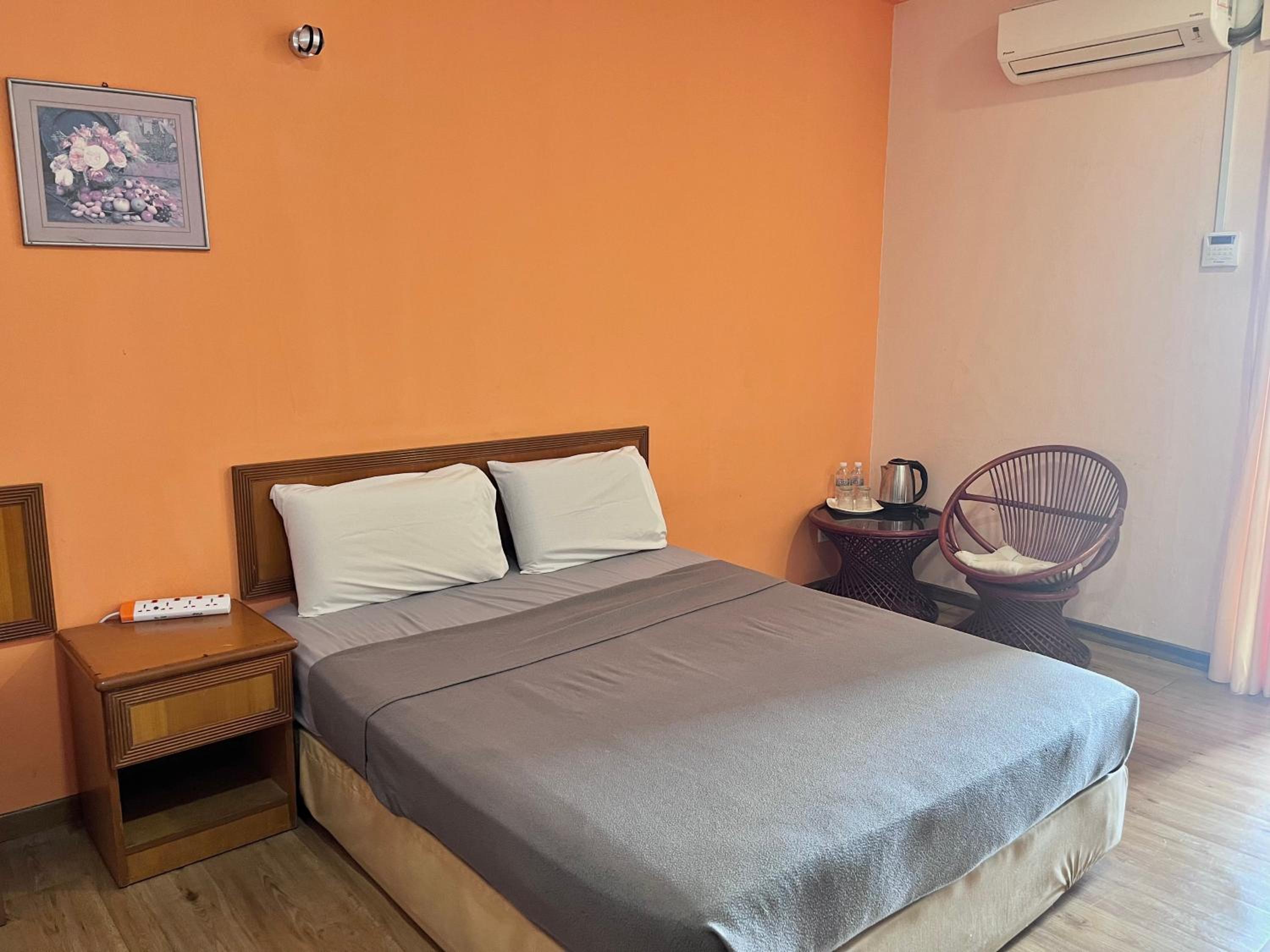 Double Room with Balcony - Photo 2