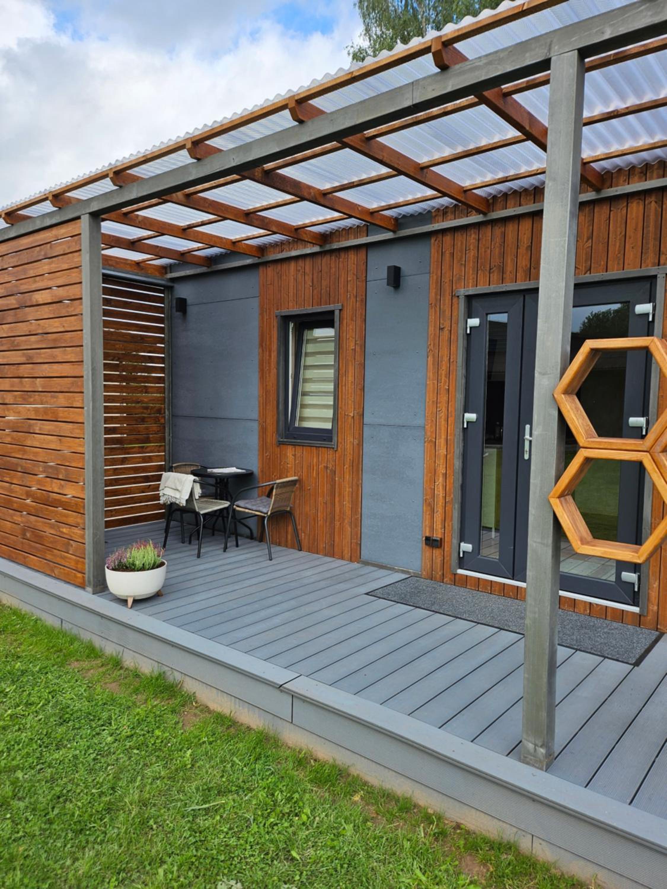 One-Bedroom House photo 2