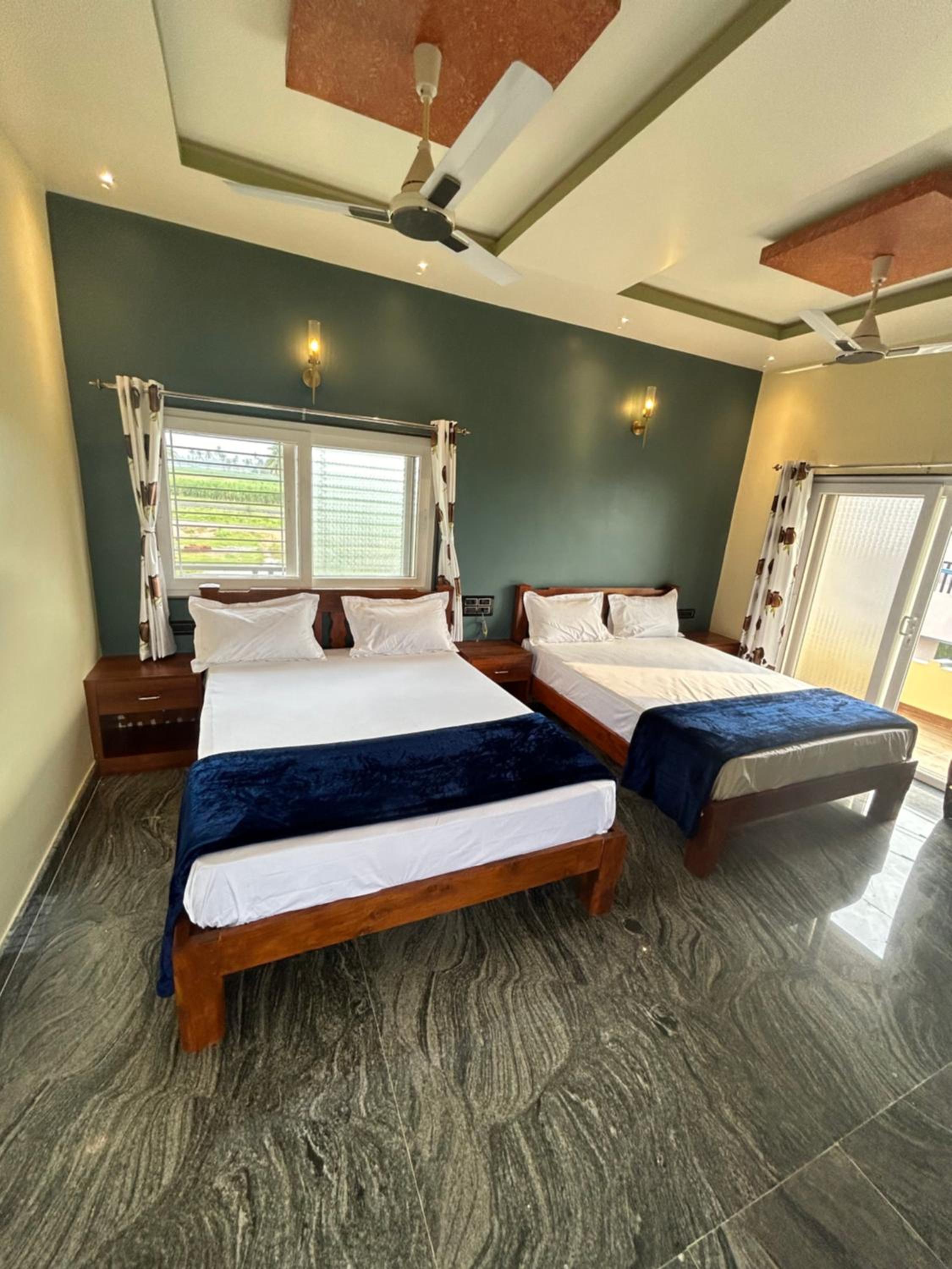 Quadruple Room with Balcony photo 1