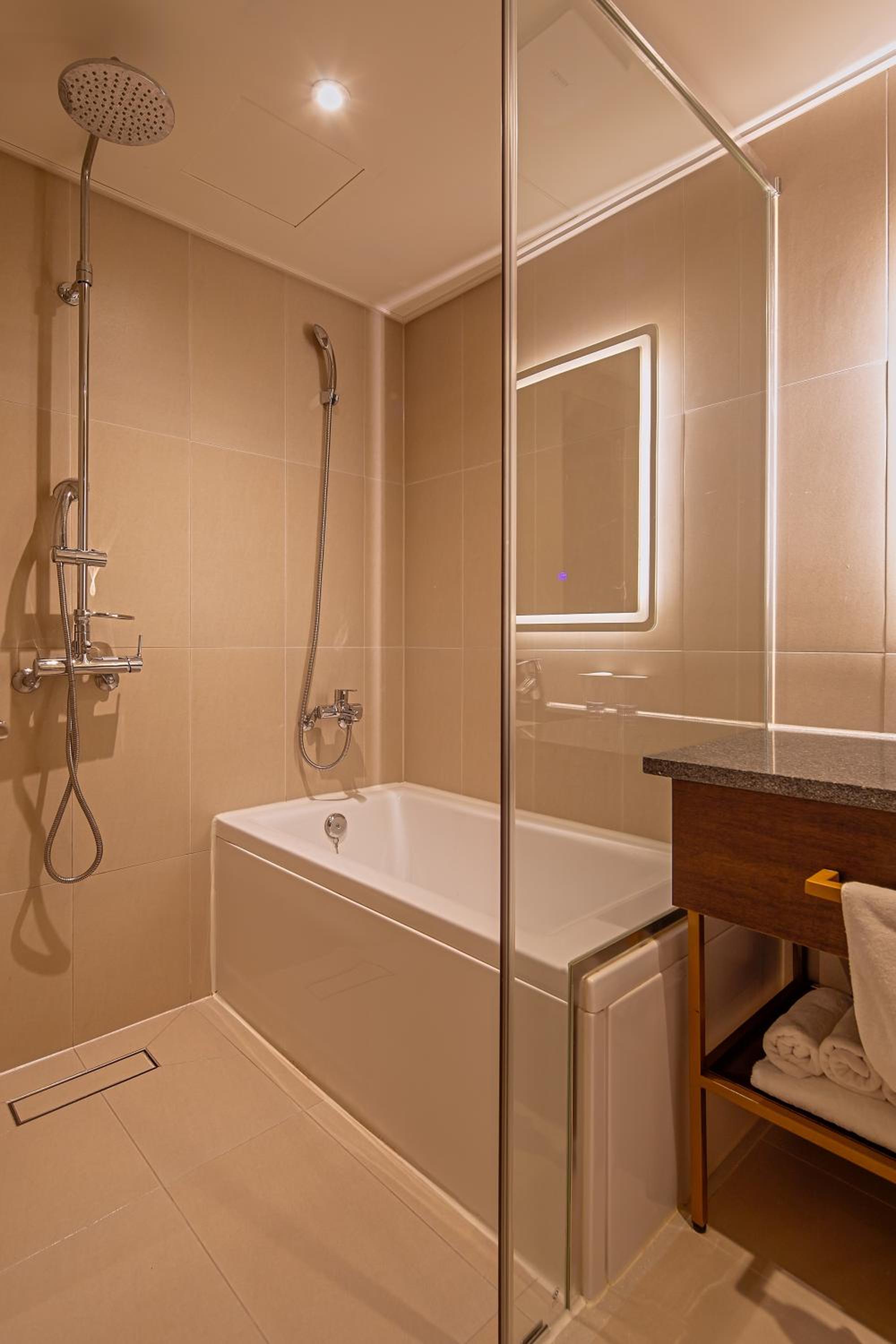 Superior King Room - Photo 4
