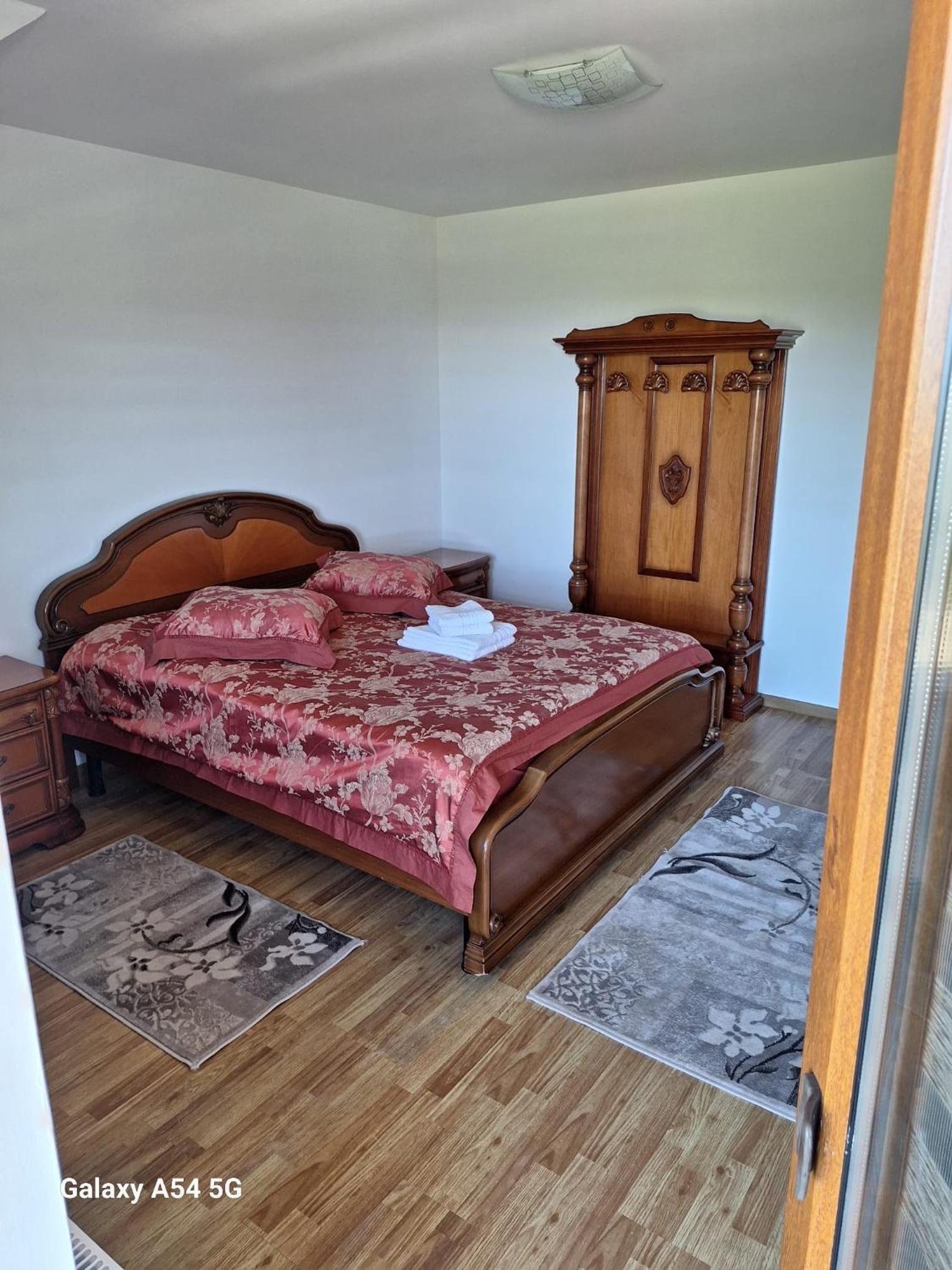 Three-Bedroom House photo 3