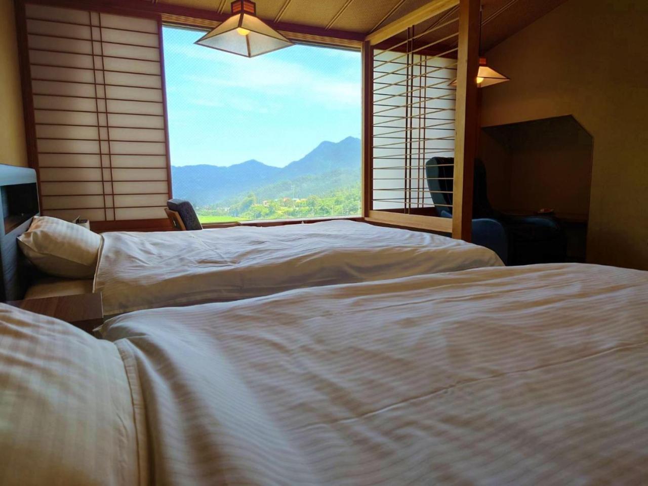 Standard Twin Room with Shared Bathroom