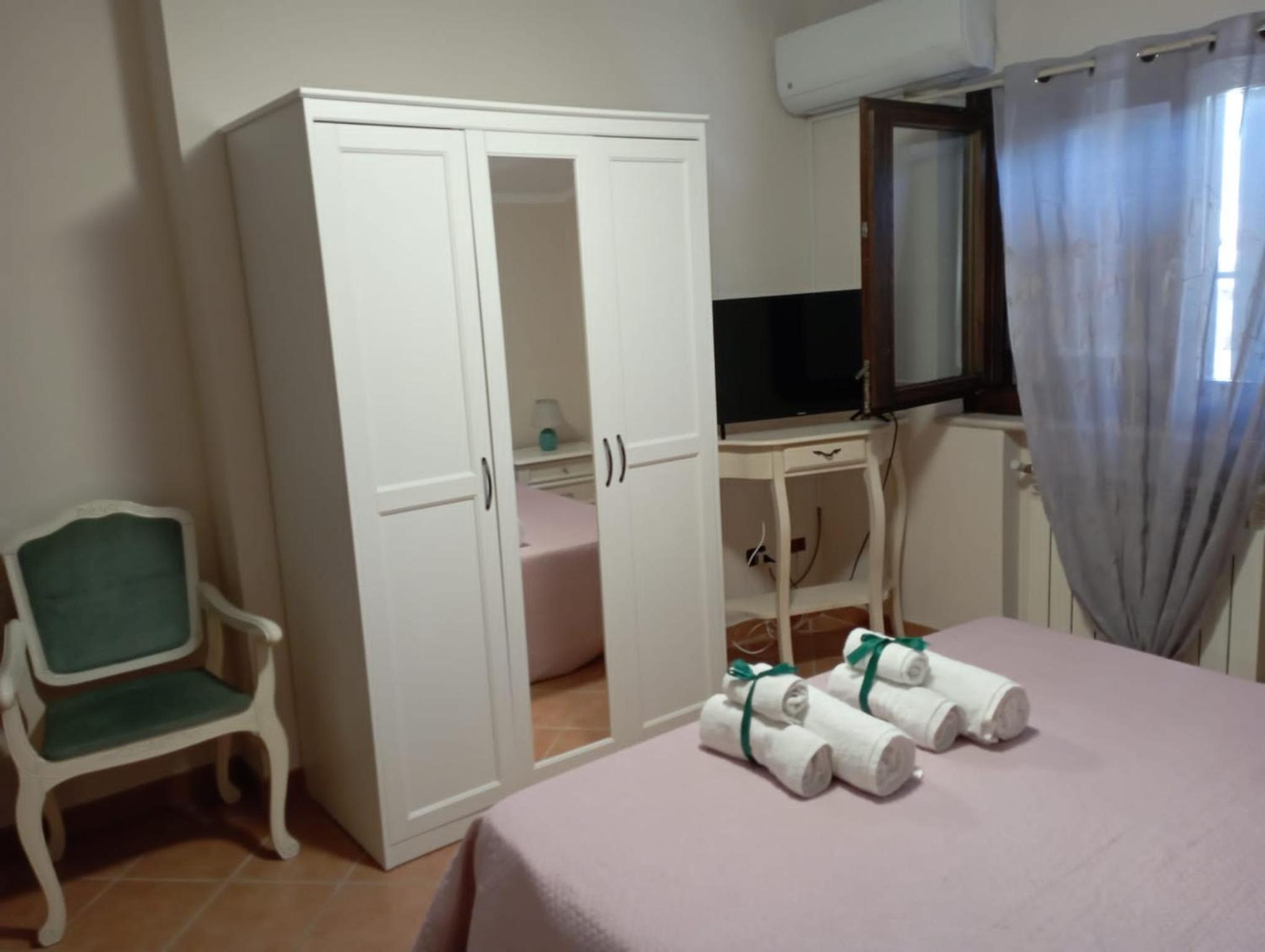 Large Double Room photo 3