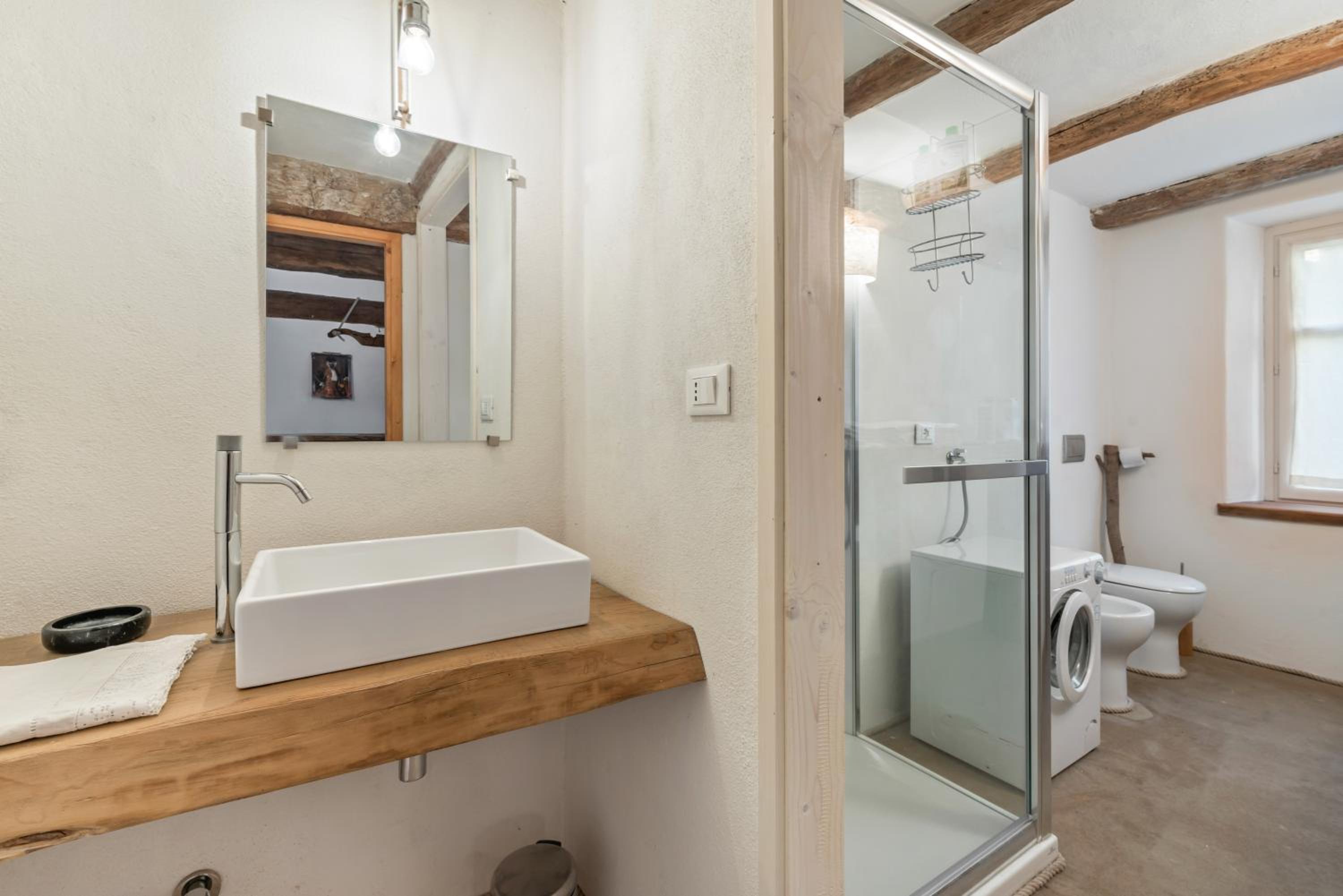 Deluxe One-Bedroom Apartment with Garden View photo 2