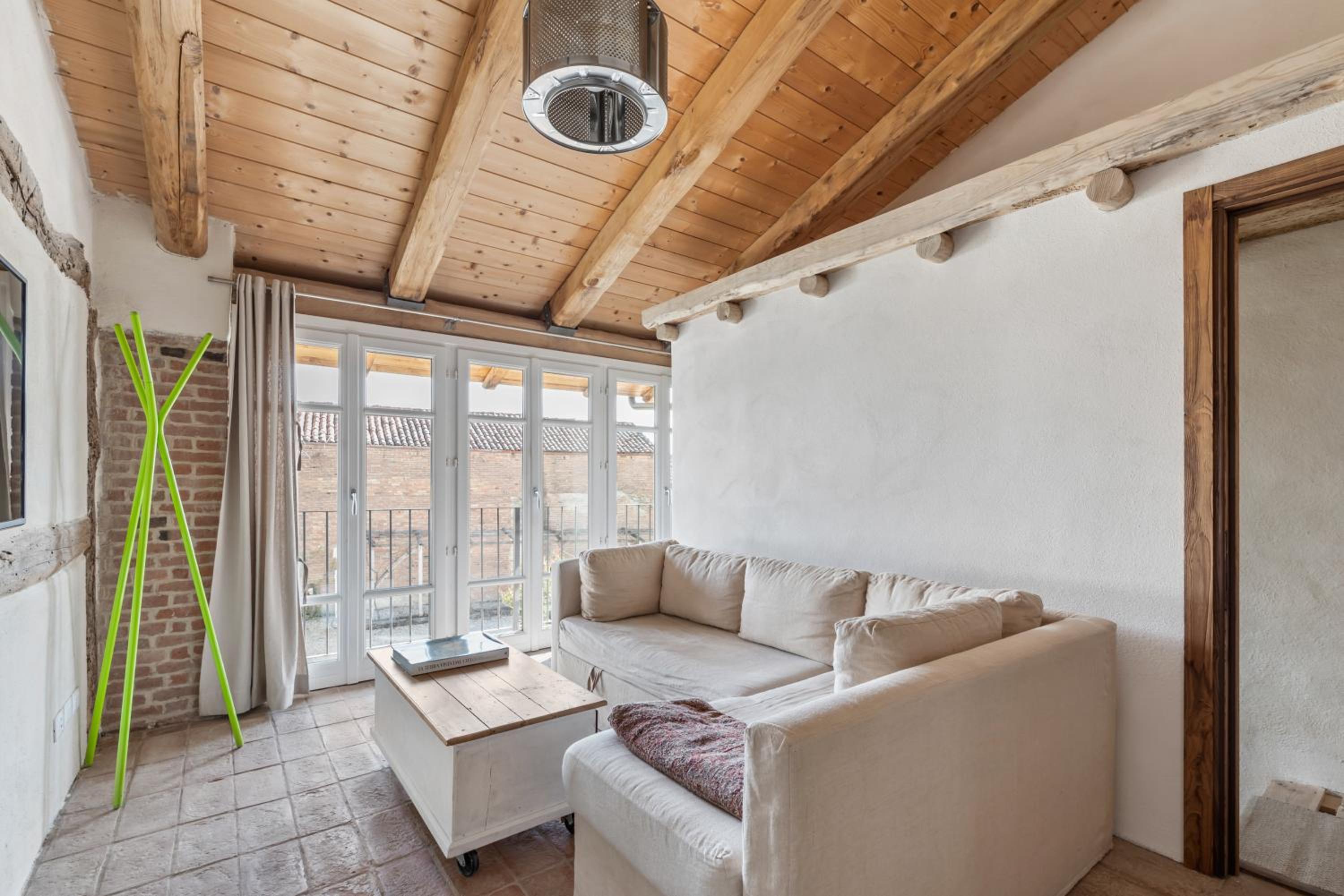 Deluxe One-Bedroom Apartment with Garden View photo 1
