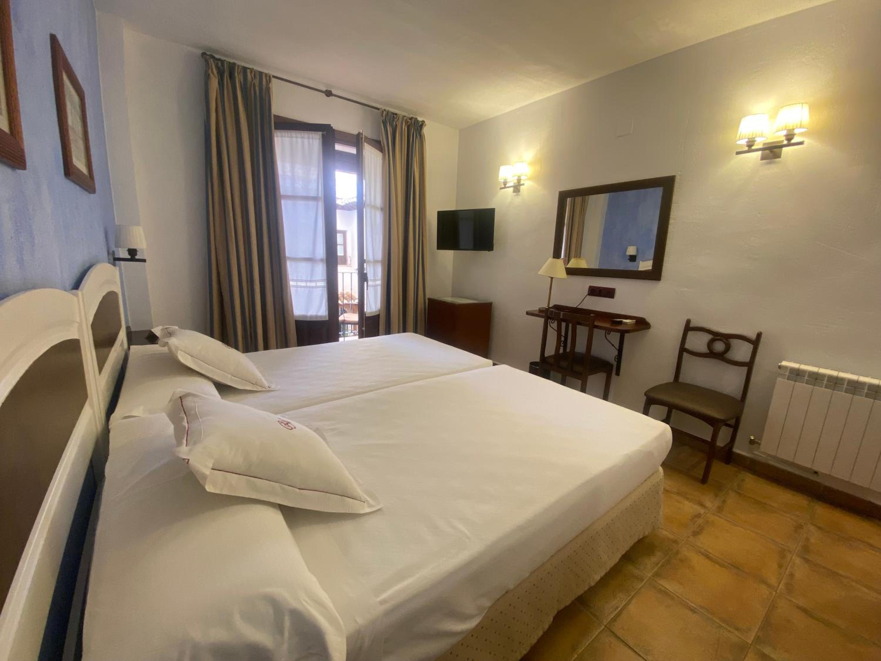 Twin Room - Photo 1