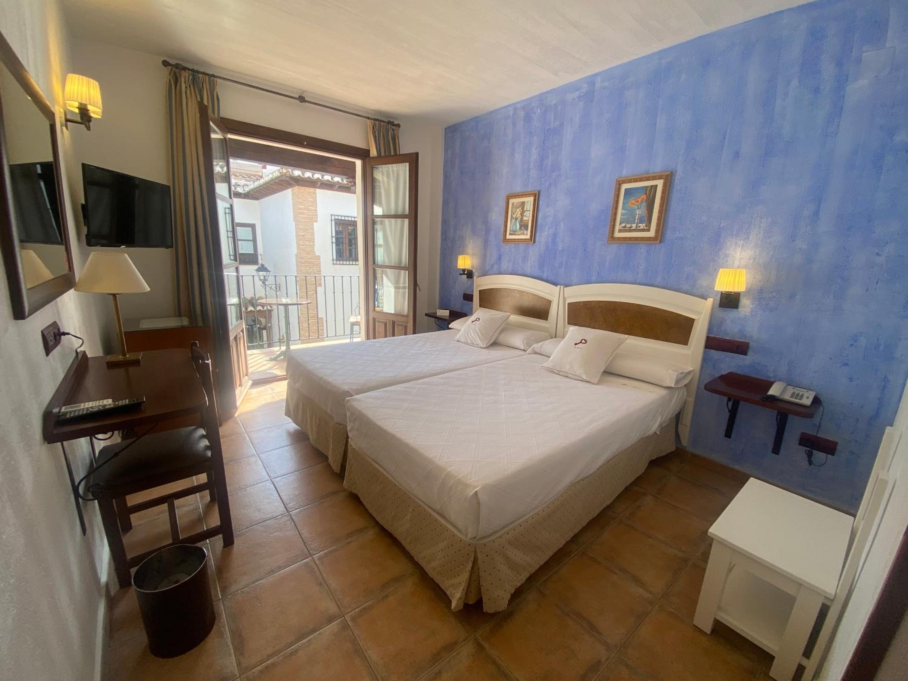 Twin Room - Photo 20
