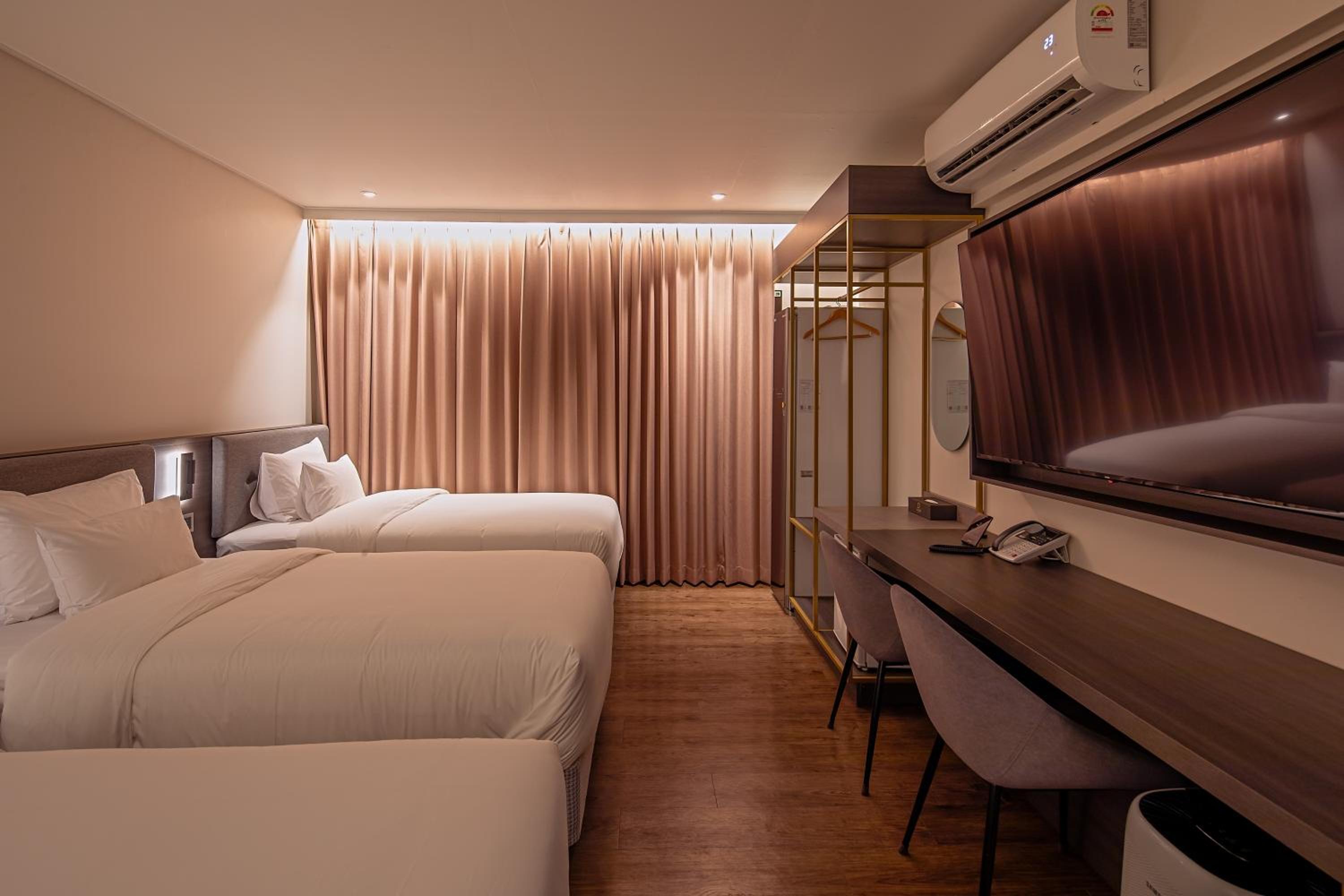 Superior Triple Room photo 3