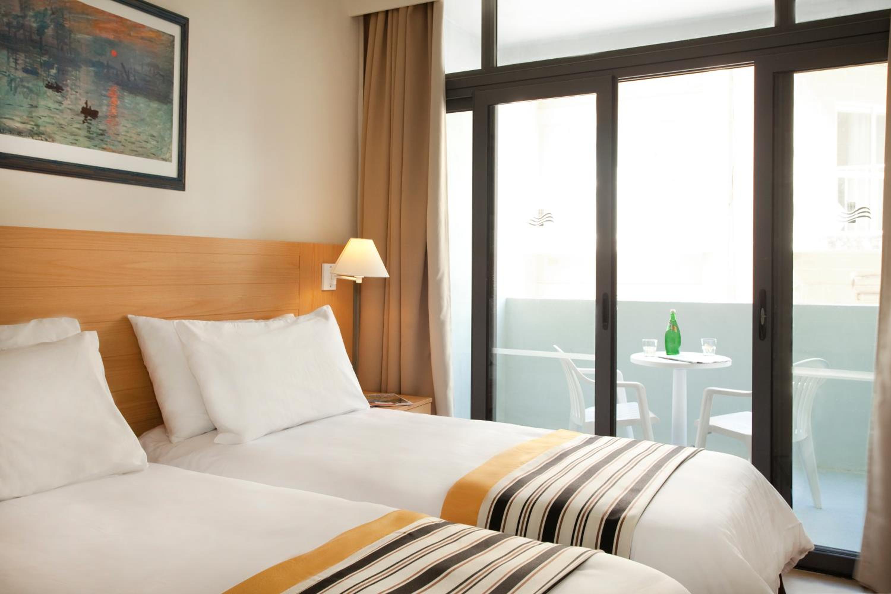 Double or Twin Room with Balcony - Photo 1