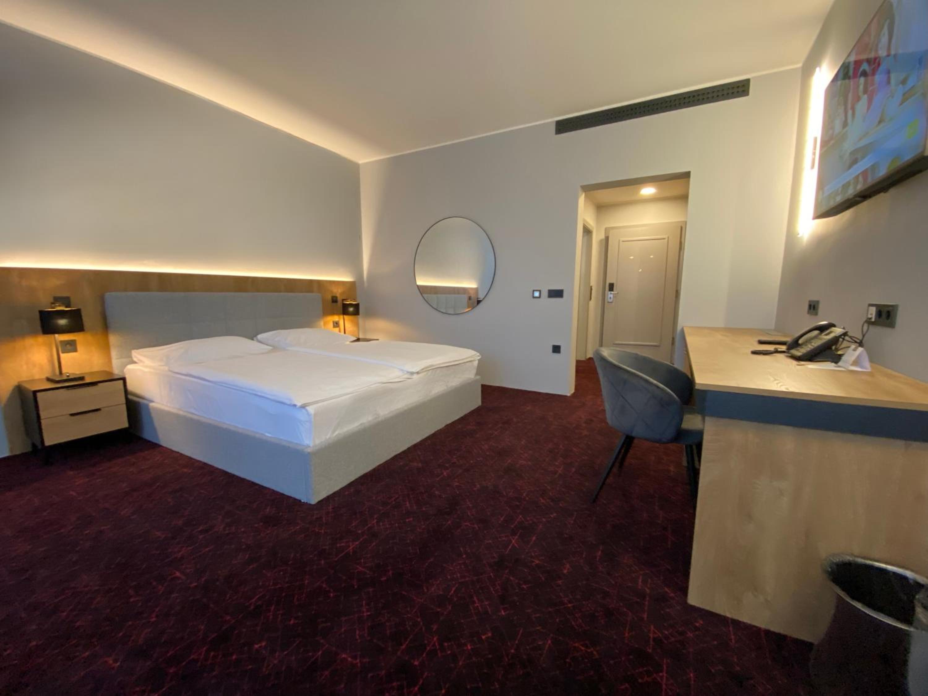 Standard King Room - Photo 2